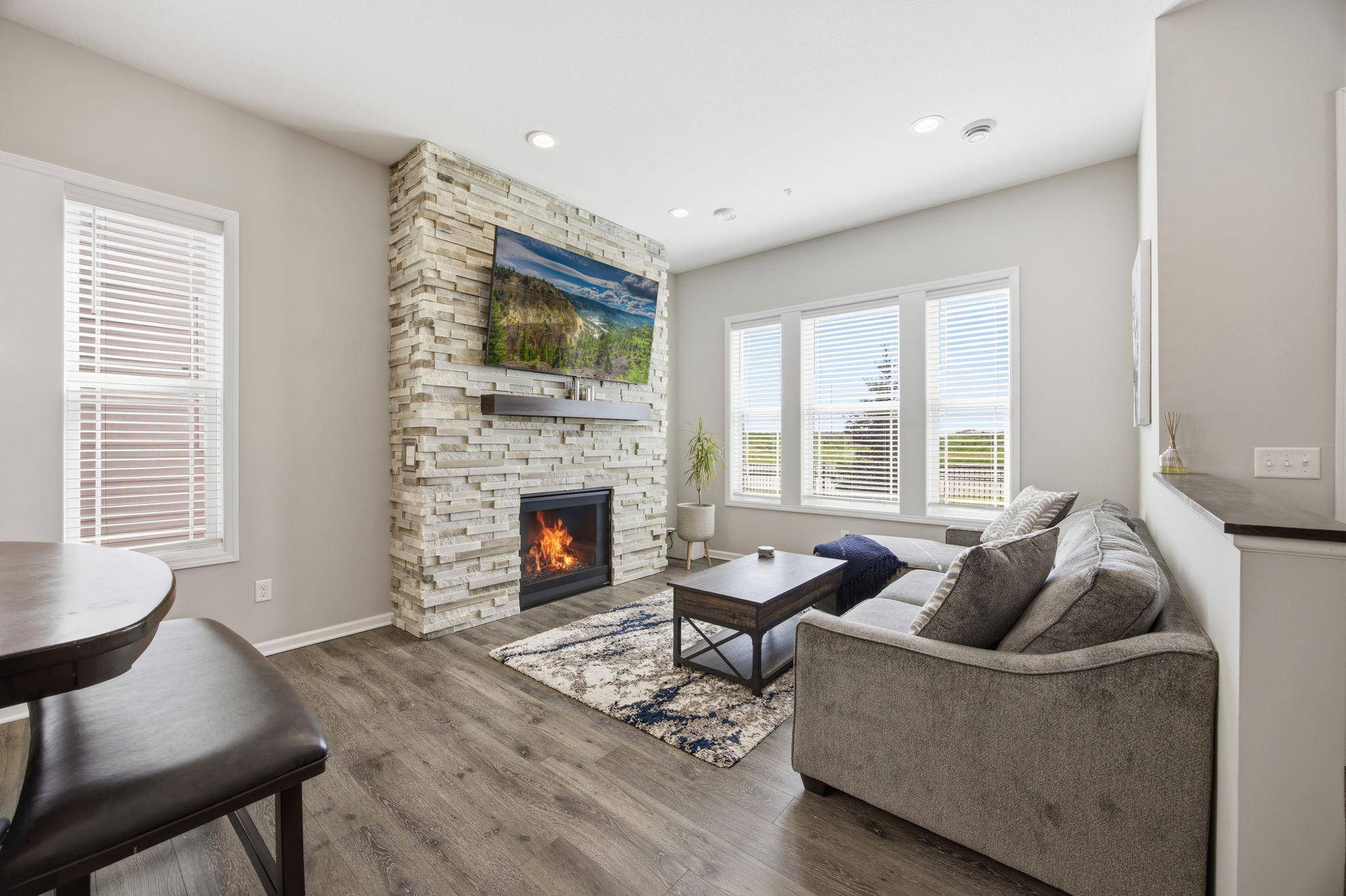 8164 Arrowwood LN N, Maple Grove, MN 55369