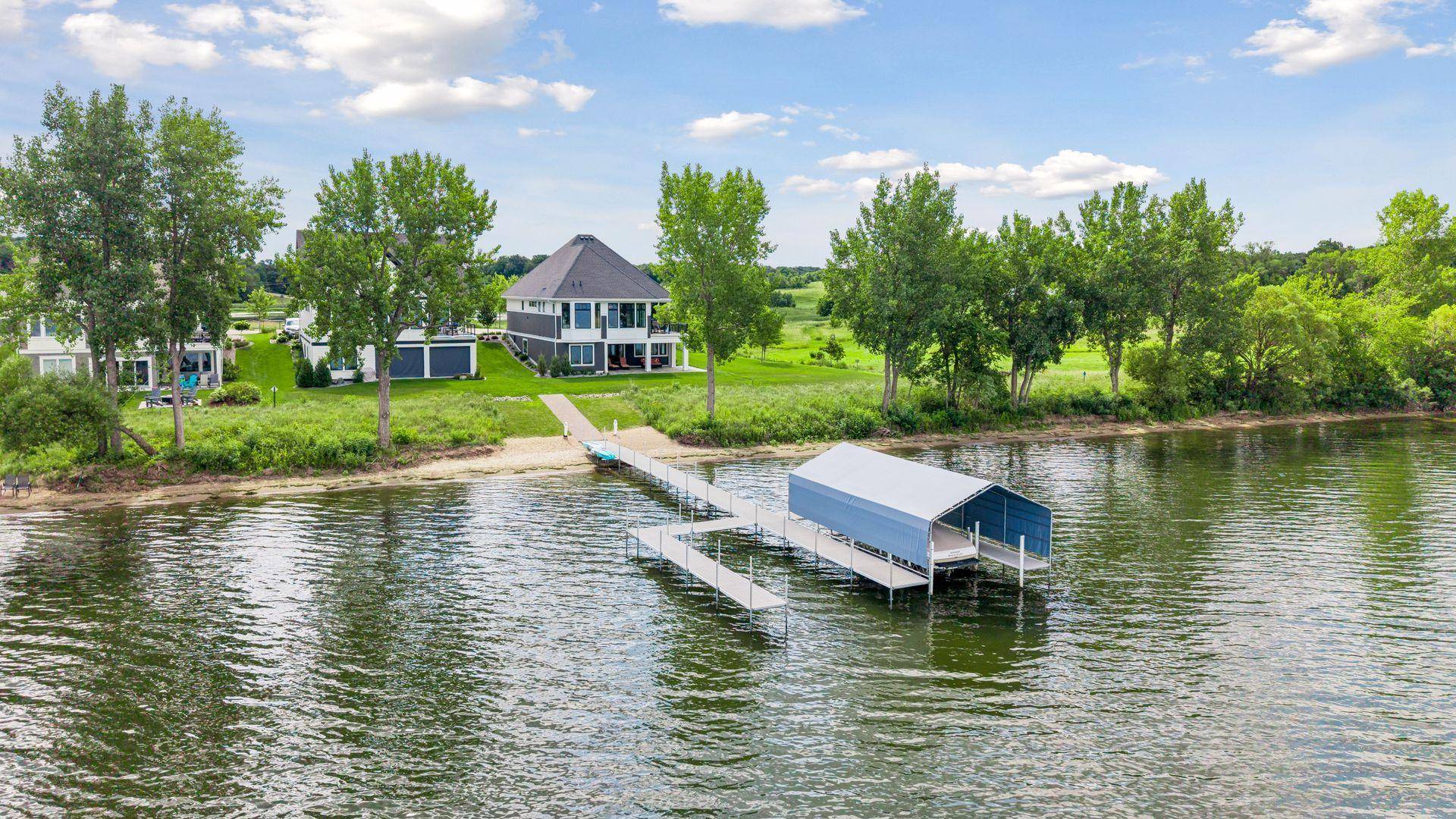 161 Lakeshore CIR, Waconia, MN 55387