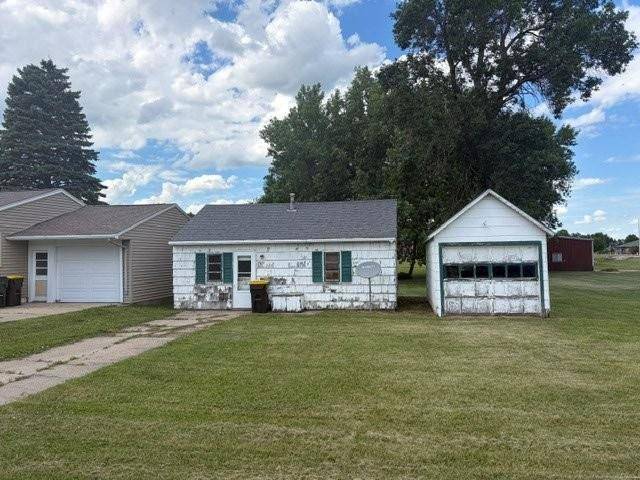 522 E 2nd ST N, Truman, MN 56088
