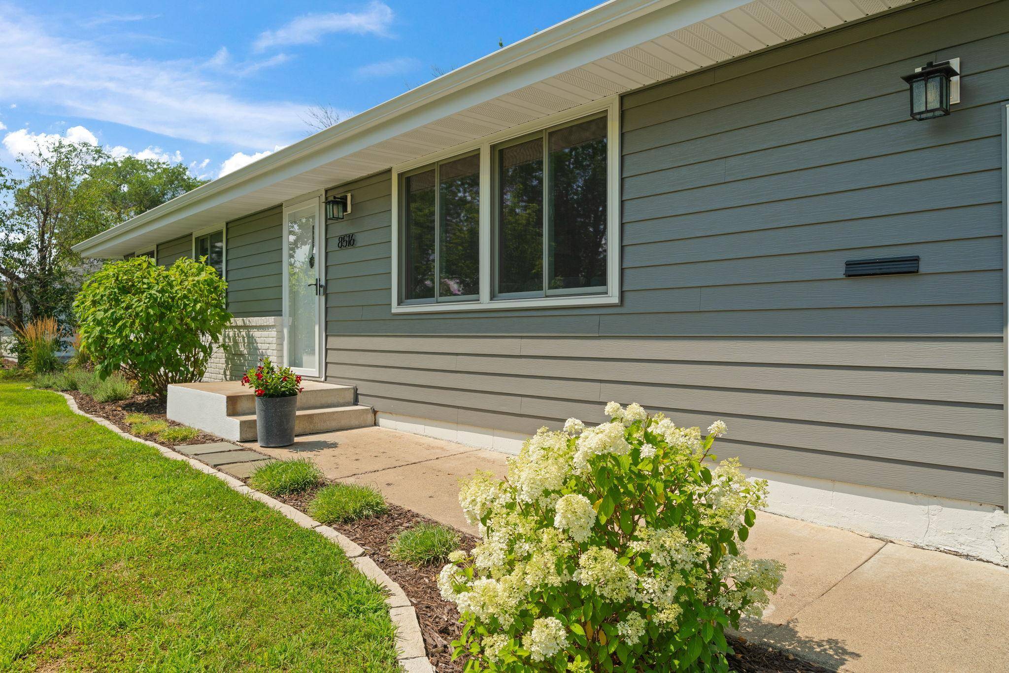 8516 Rich AVE S, Bloomington, MN 55437
