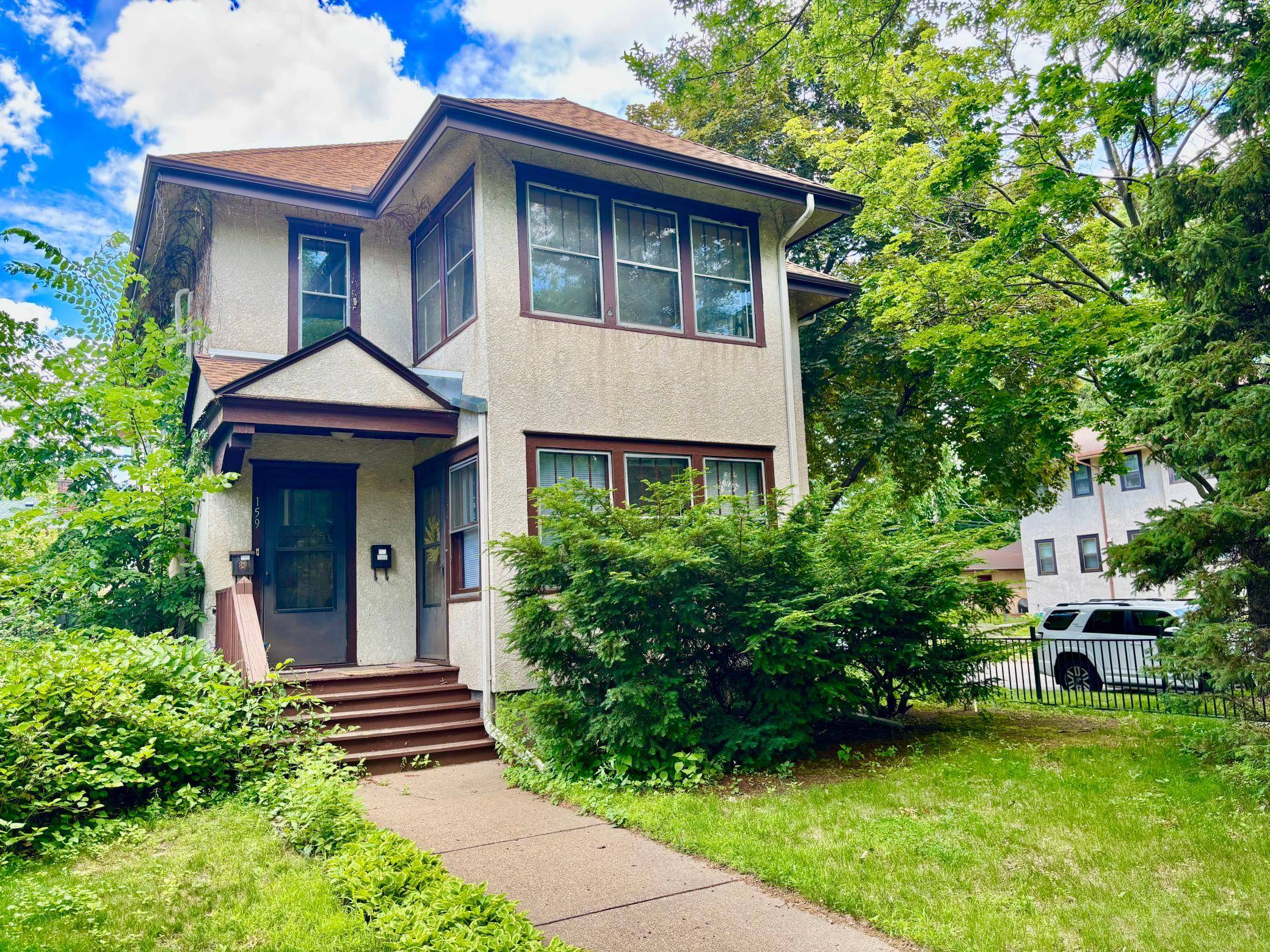 157 Lexington Pkwy S, Saint Paul, MN 55105