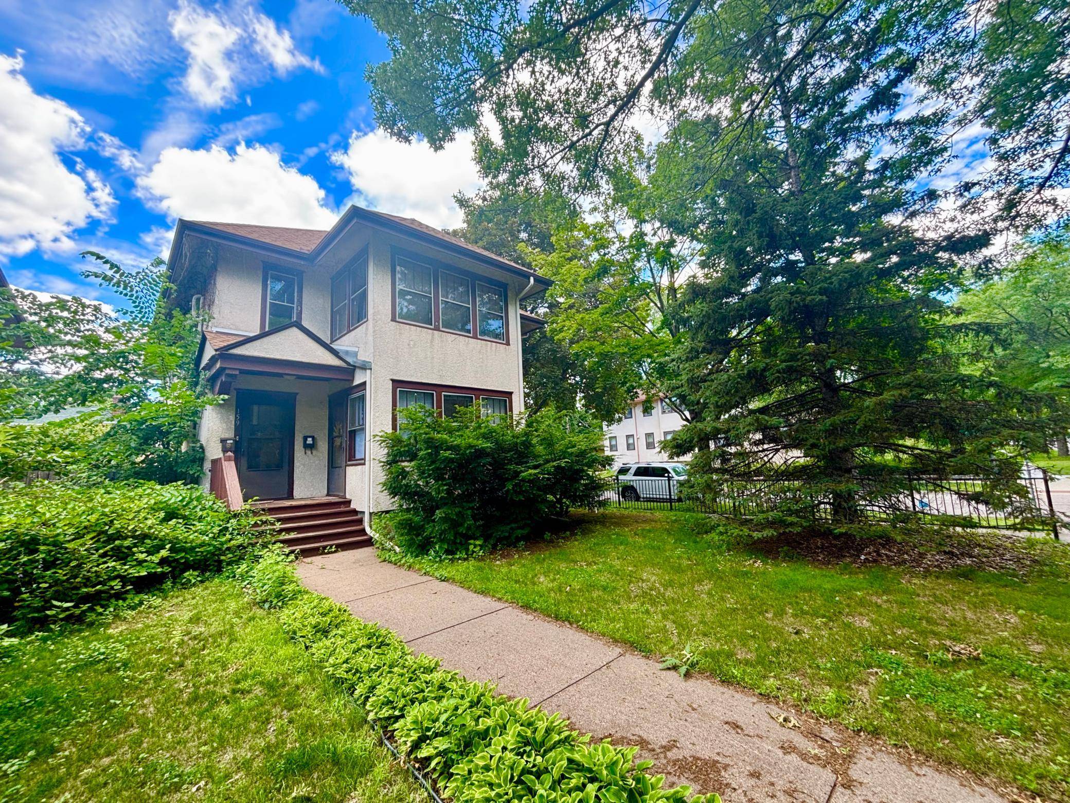157 Lexington Pkwy S, Saint Paul, MN 55105