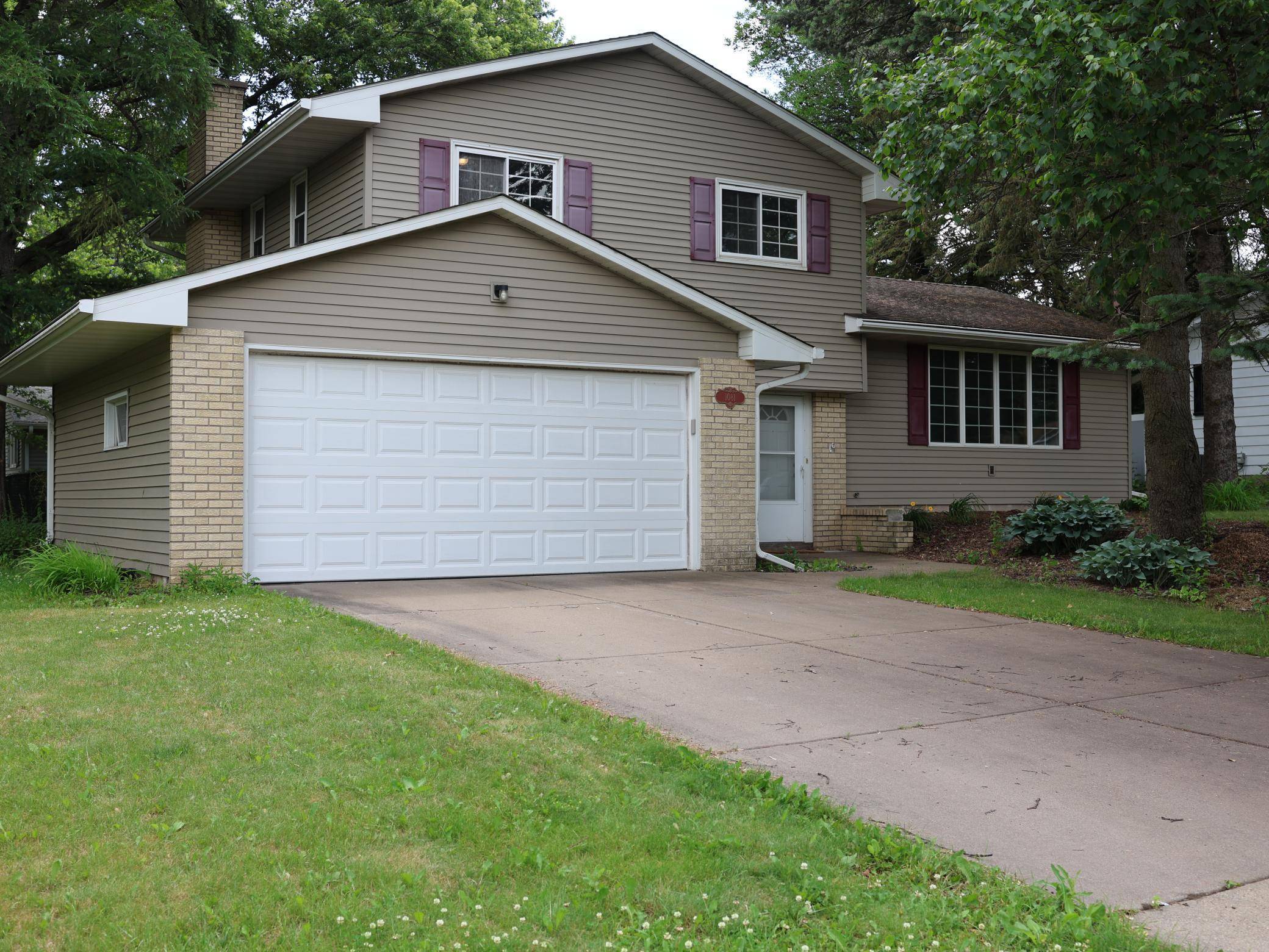 1081 Cedarwood DR, Woodbury, MN 55125