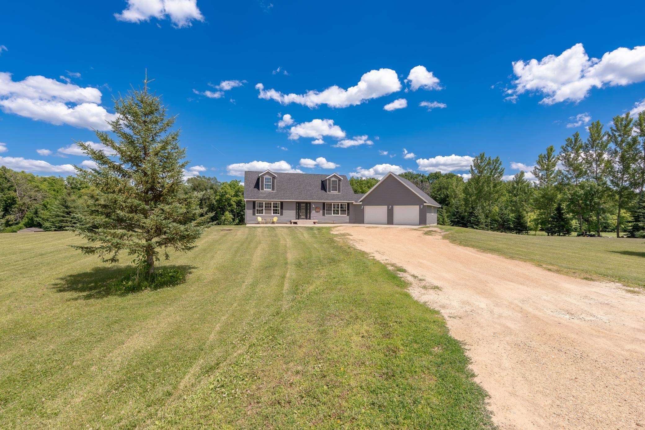 38653 Woodview CIR, Le Center, MN 56057