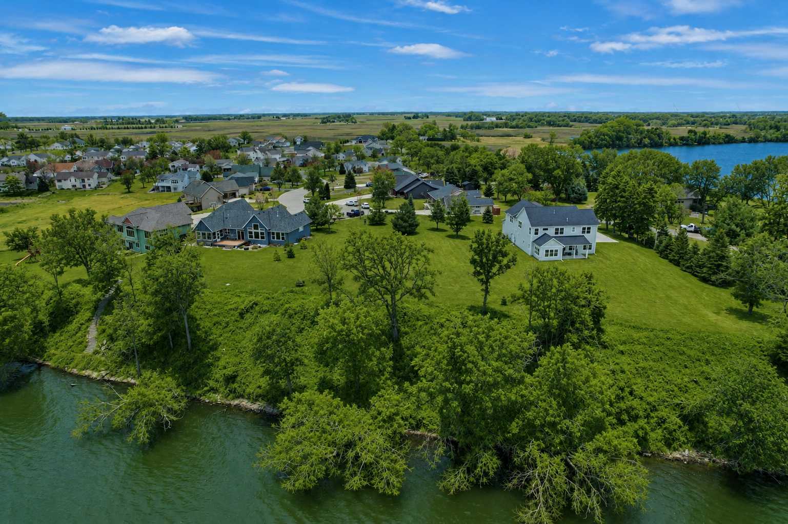 432 Lake CT, Winsted, MN 55395