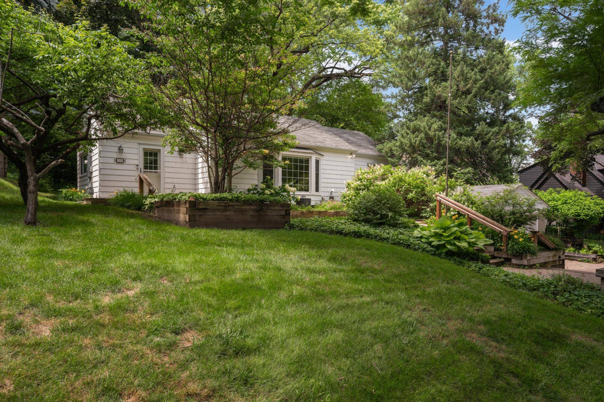 624 Pleasant ST, Excelsior, MN 55331