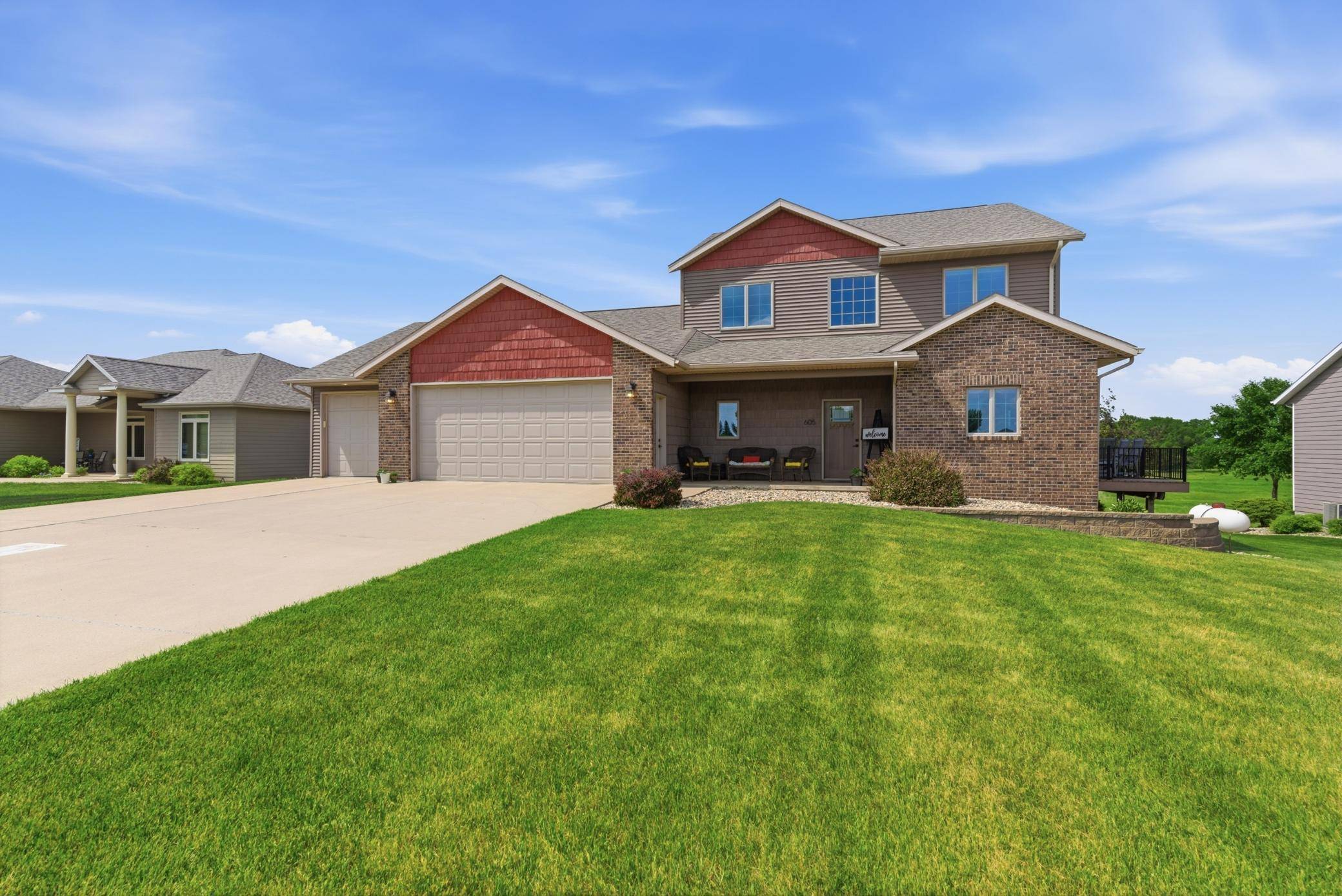 605 E 2nd AVE, Beaver Creek, MN 56116