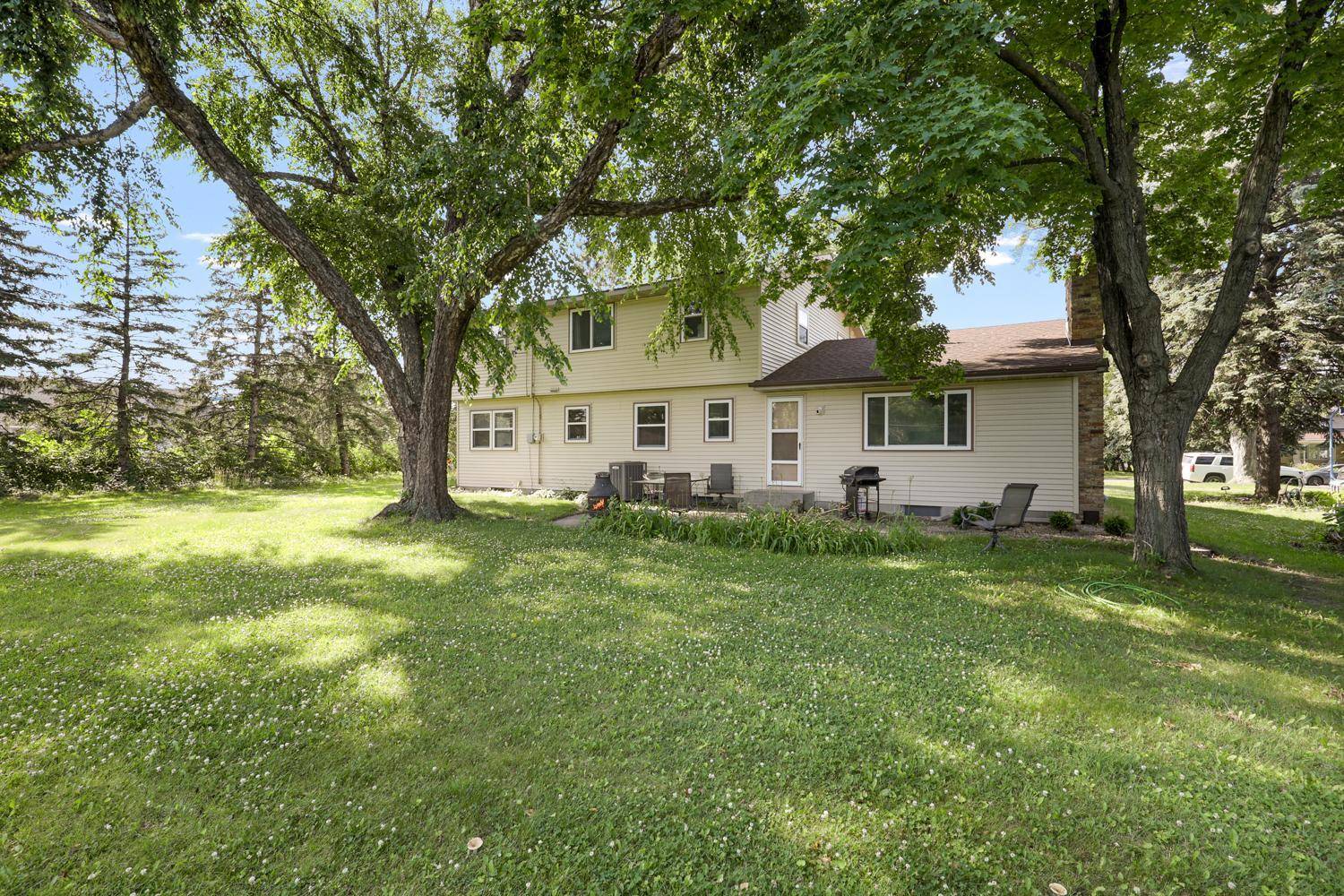 2340 Skyline DR, Bloomington, MN 55425