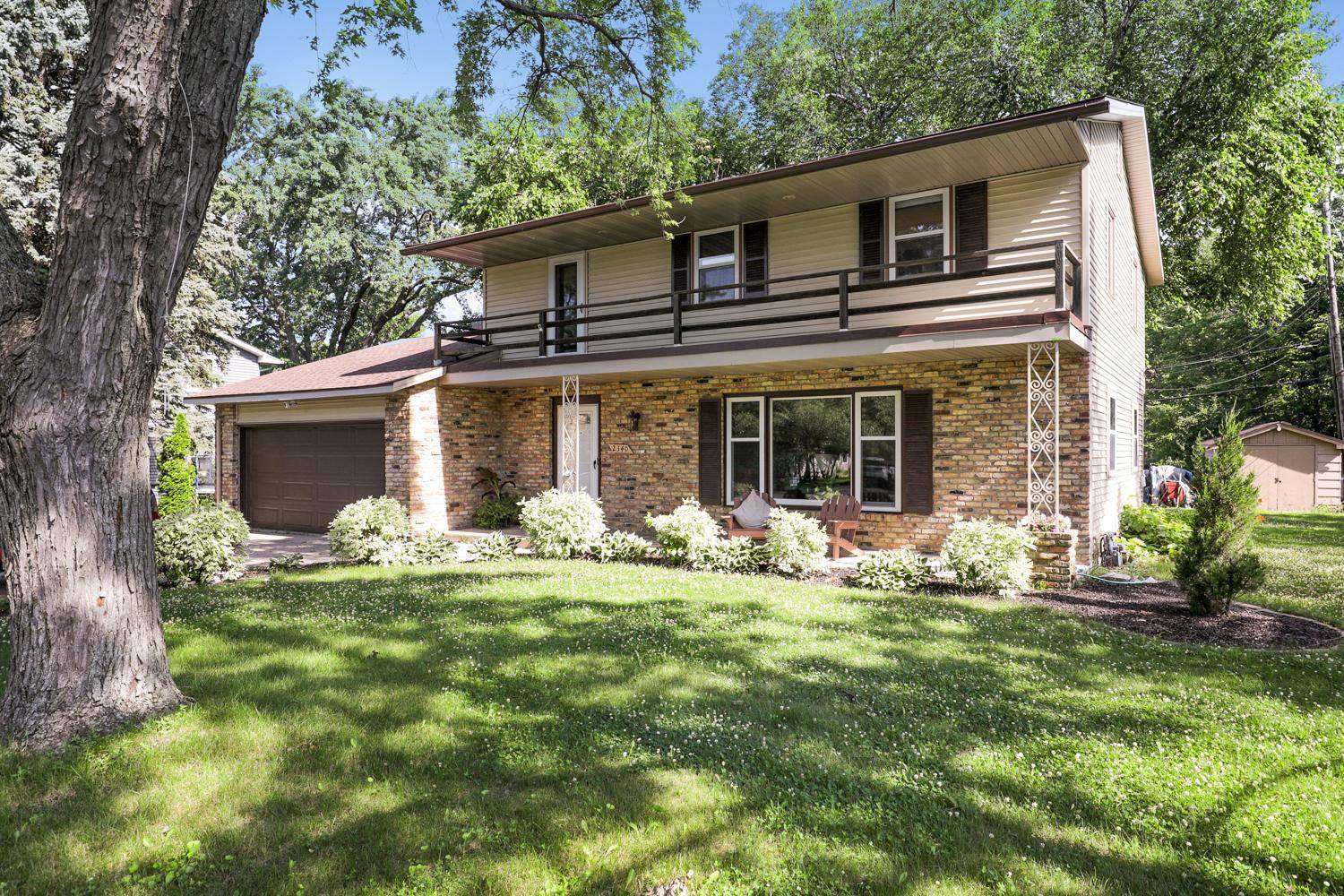 2340 Skyline DR, Bloomington, MN 55425