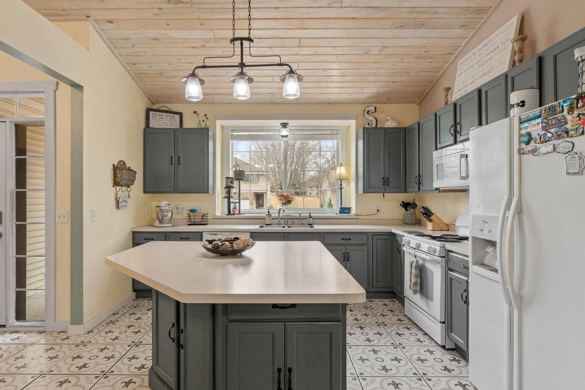 13761 Dorothy DR, Rogers, MN 55374