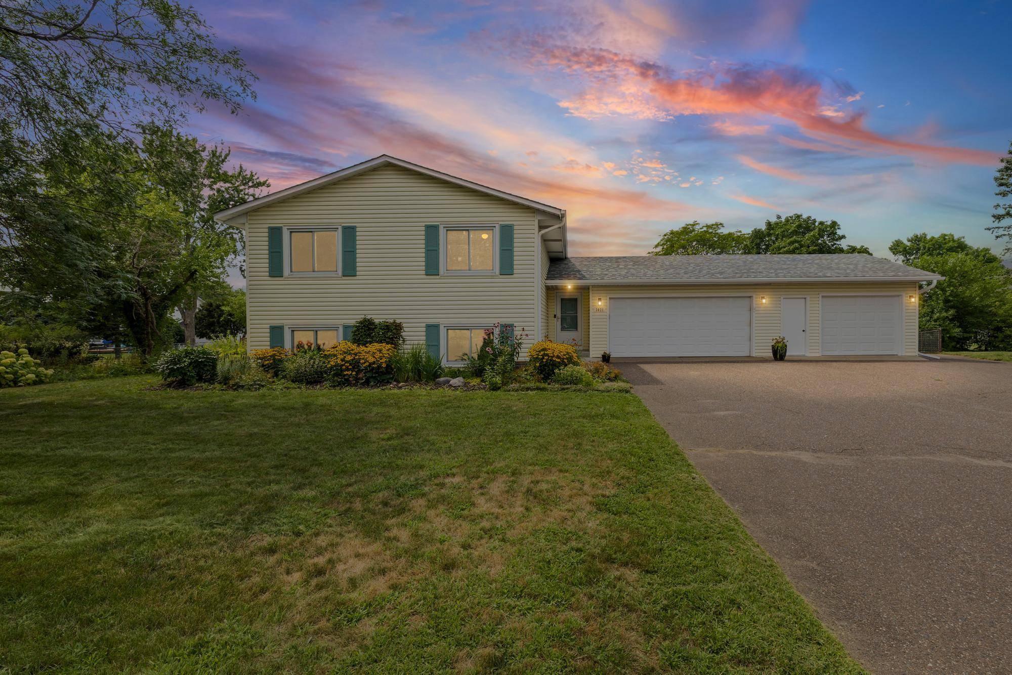 3021 Mary CT, Maplewood, MN 55109