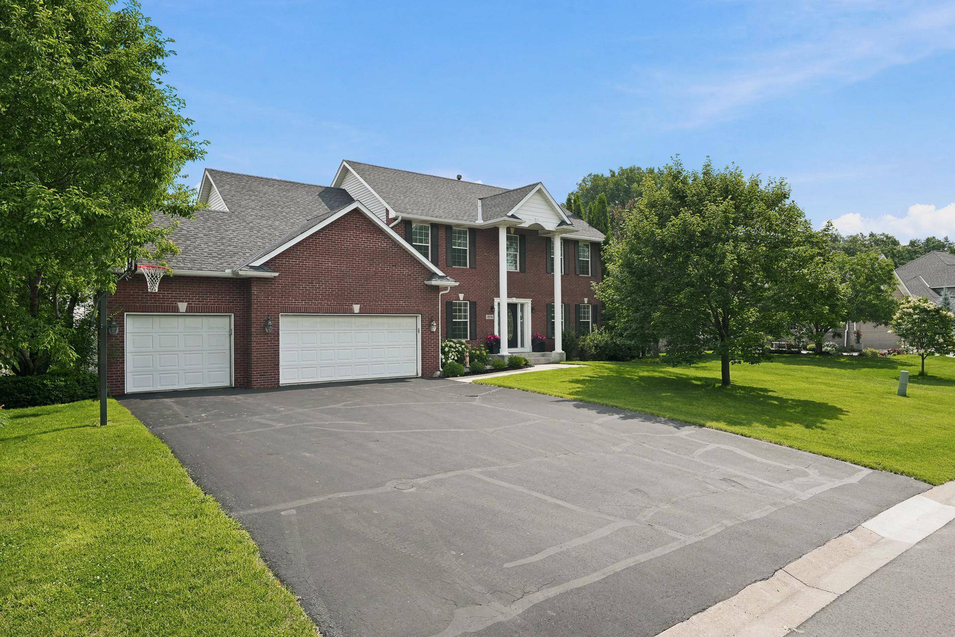 10196 Stony Creek DR, Woodbury, MN 55129