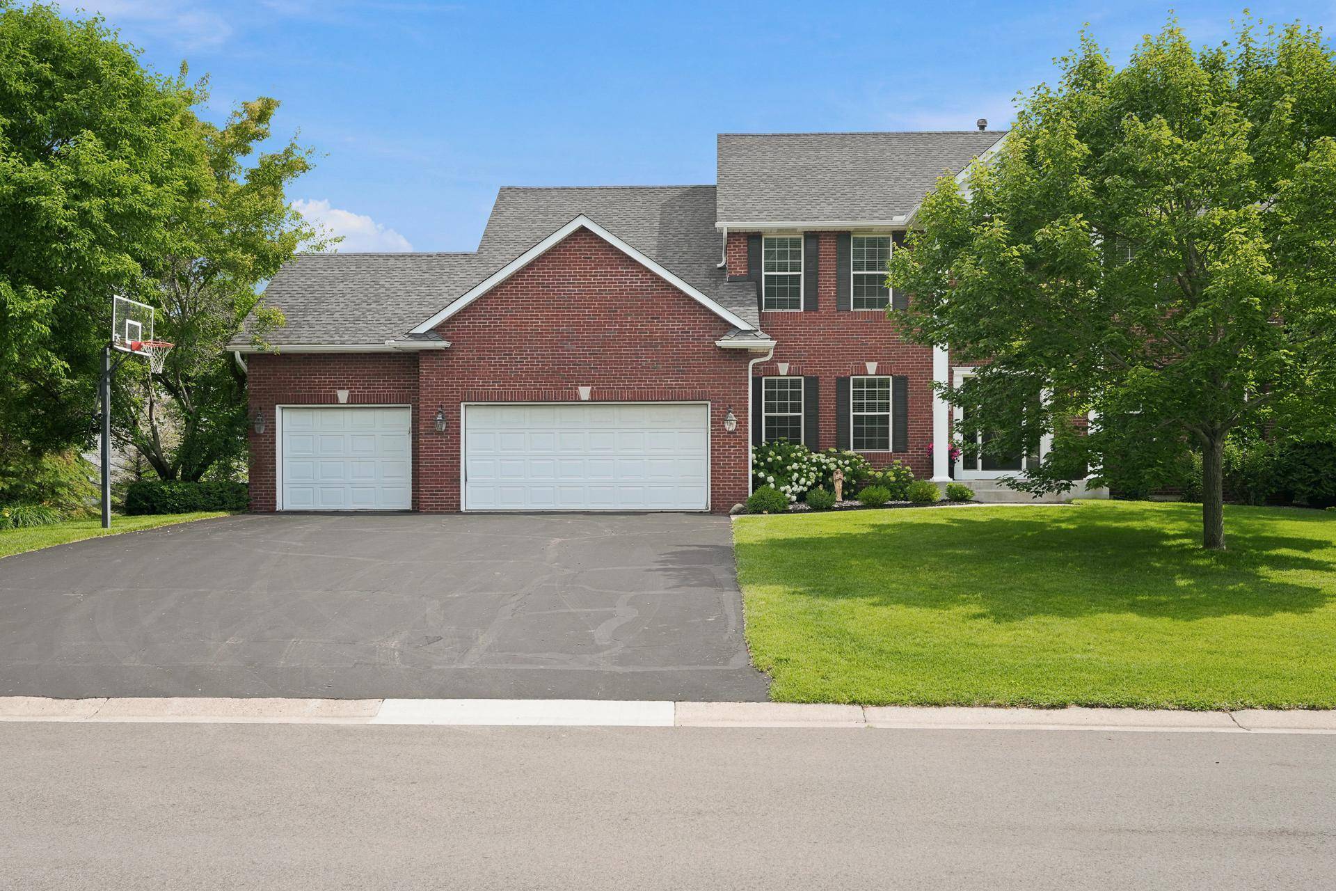 10196 Stony Creek DR, Woodbury, MN 55129