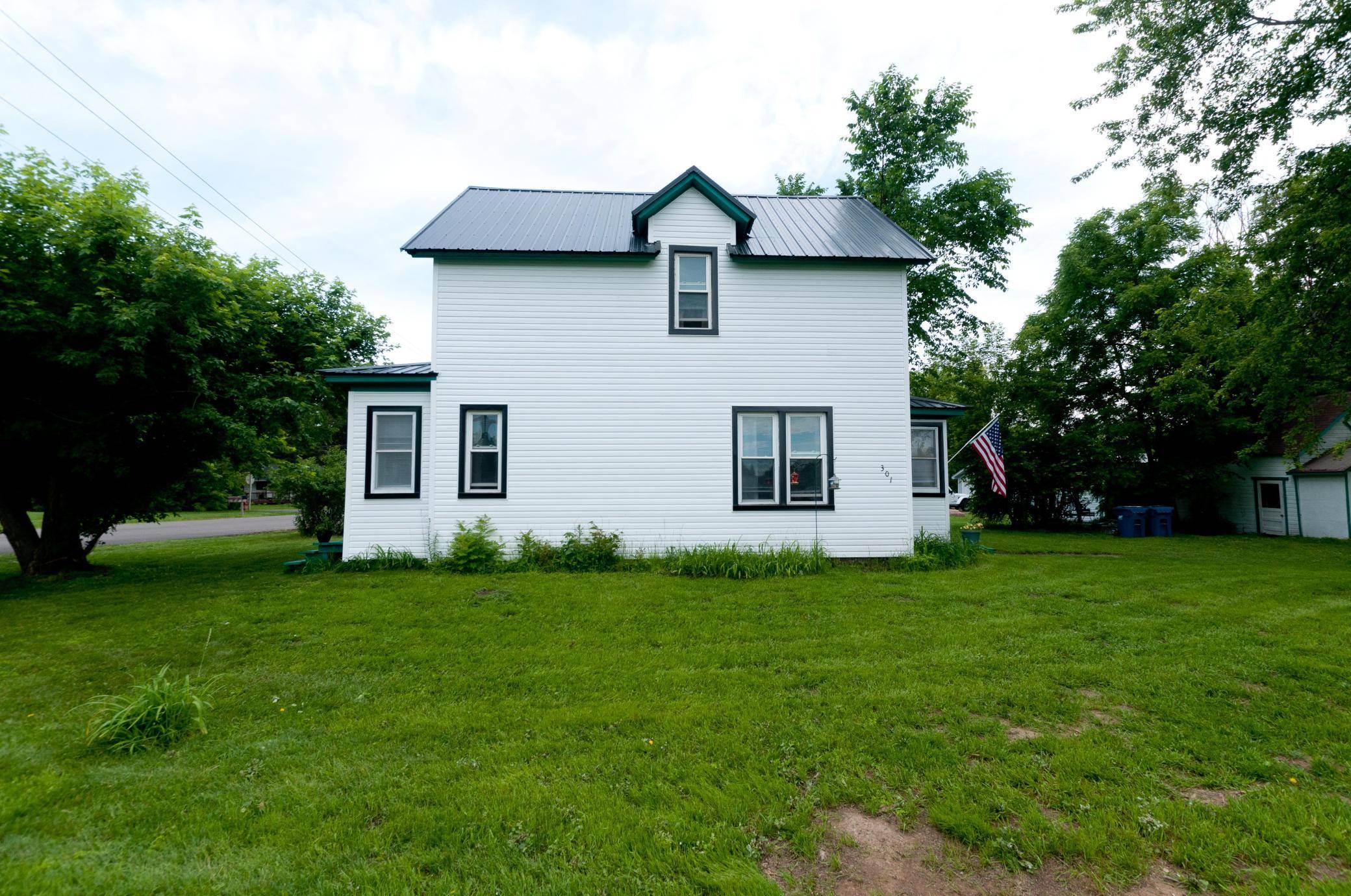 301 N 10th ST, Cameron, WI 54822
