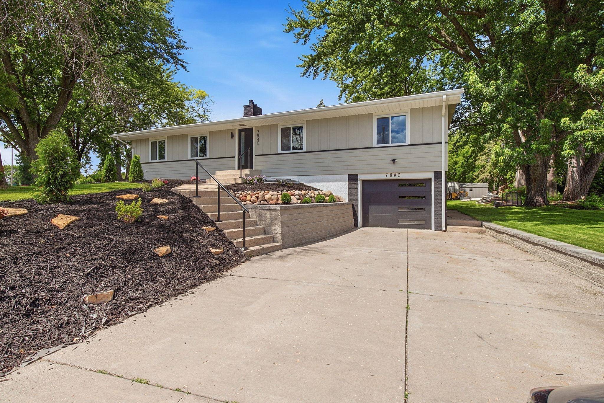 7840 Harold AVE, Golden Valley, MN 55427