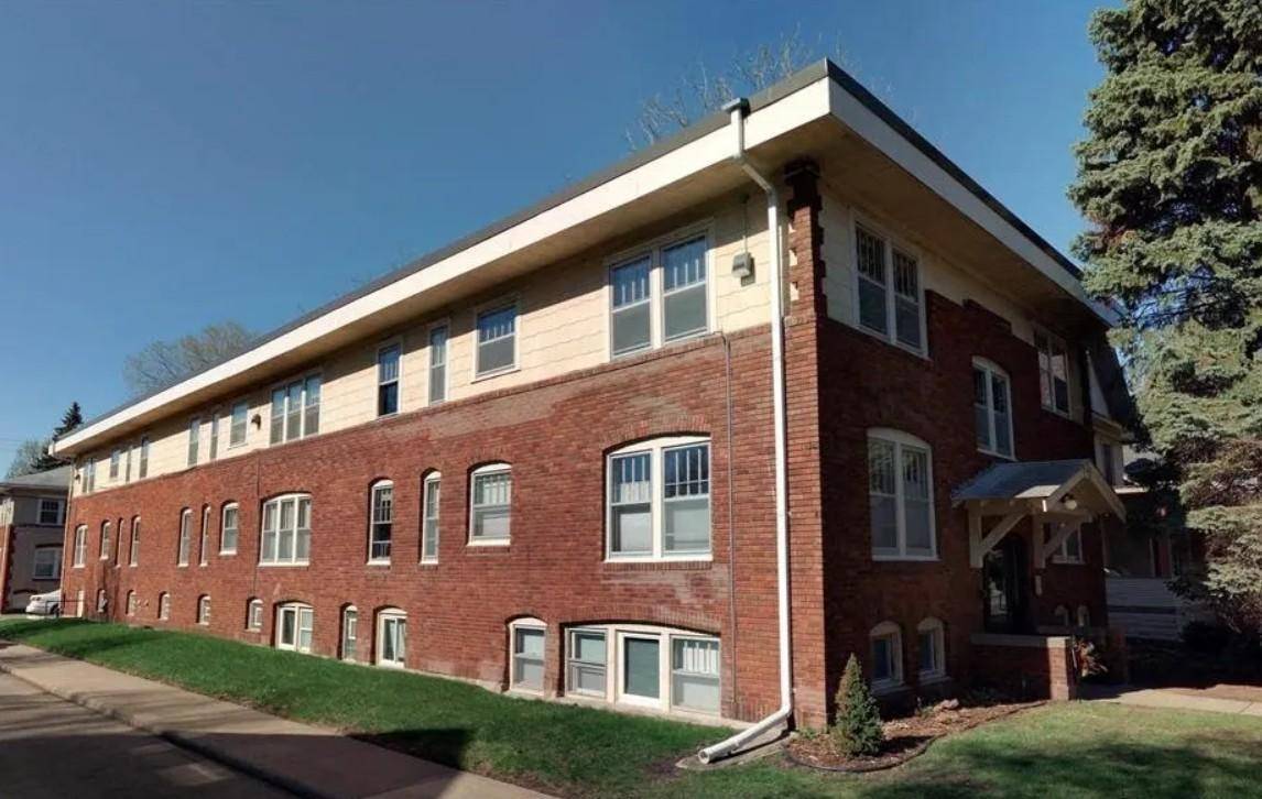 1702 Laurel AVE, Saint Paul, MN 55104