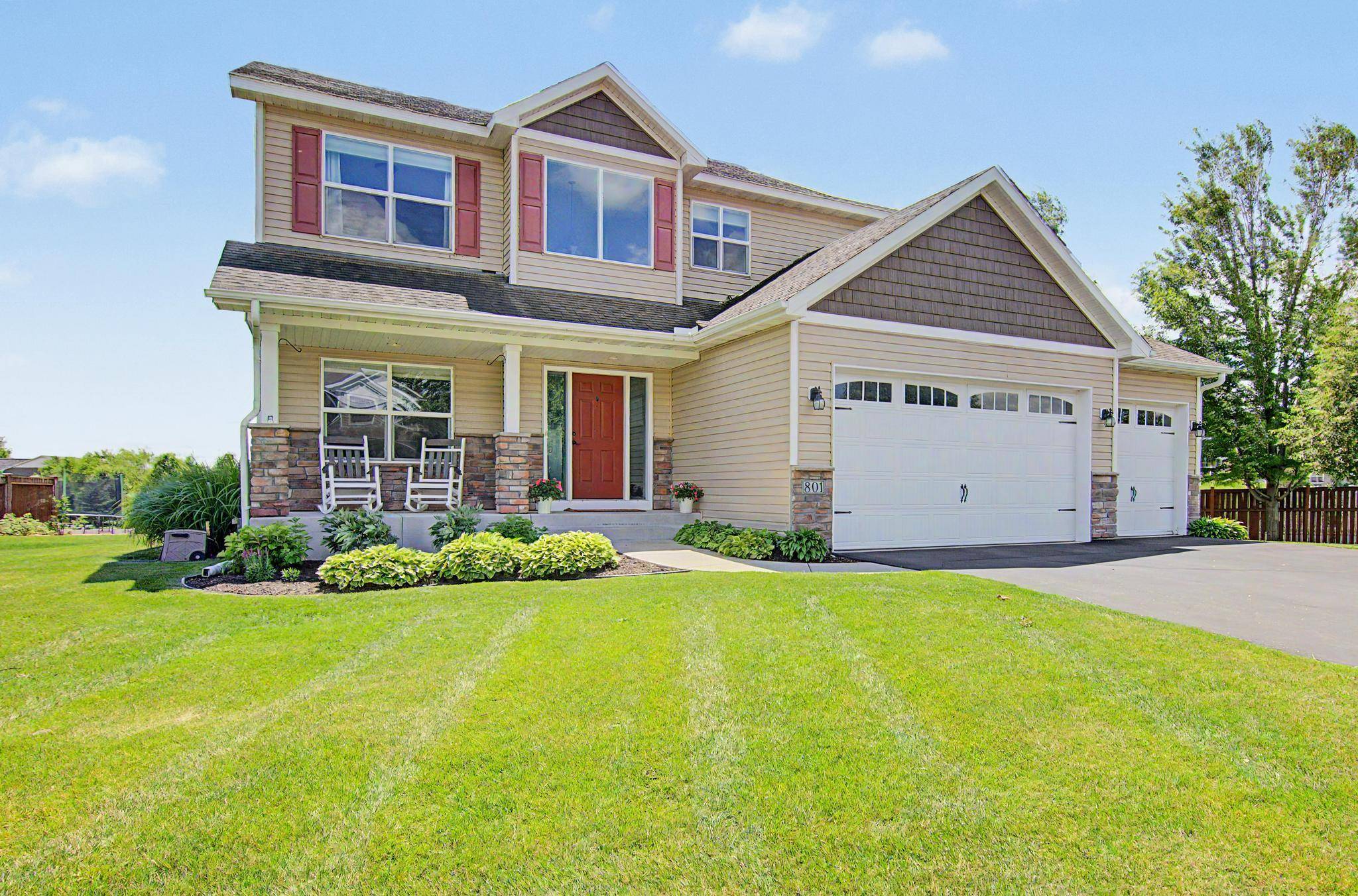 801 Yellowstone TRL, Waconia, MN 55387