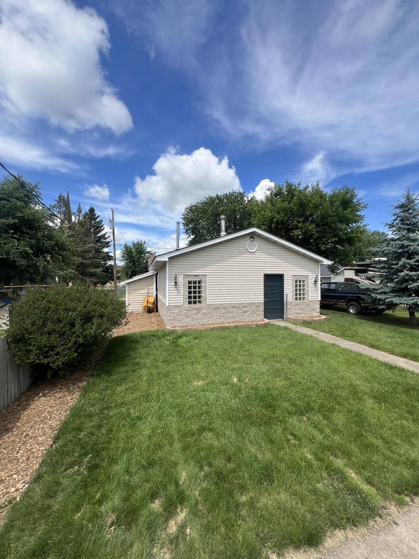 214 E Main ST, Belle Plaine, MN 56011