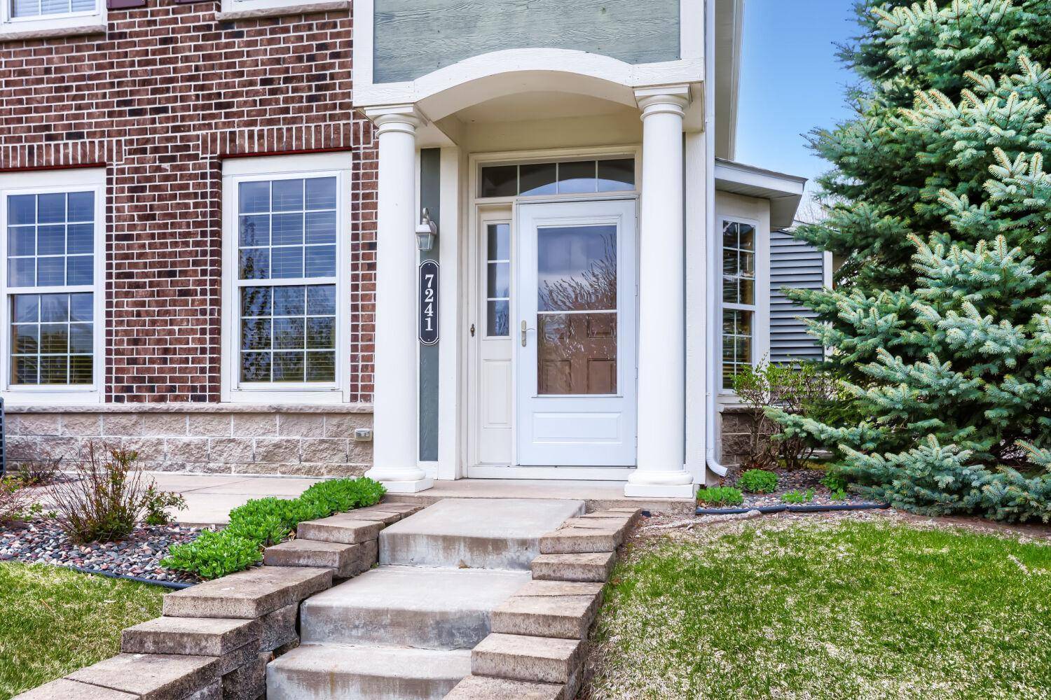 7241 Jewel LN N #801, Maple Grove, MN 55311