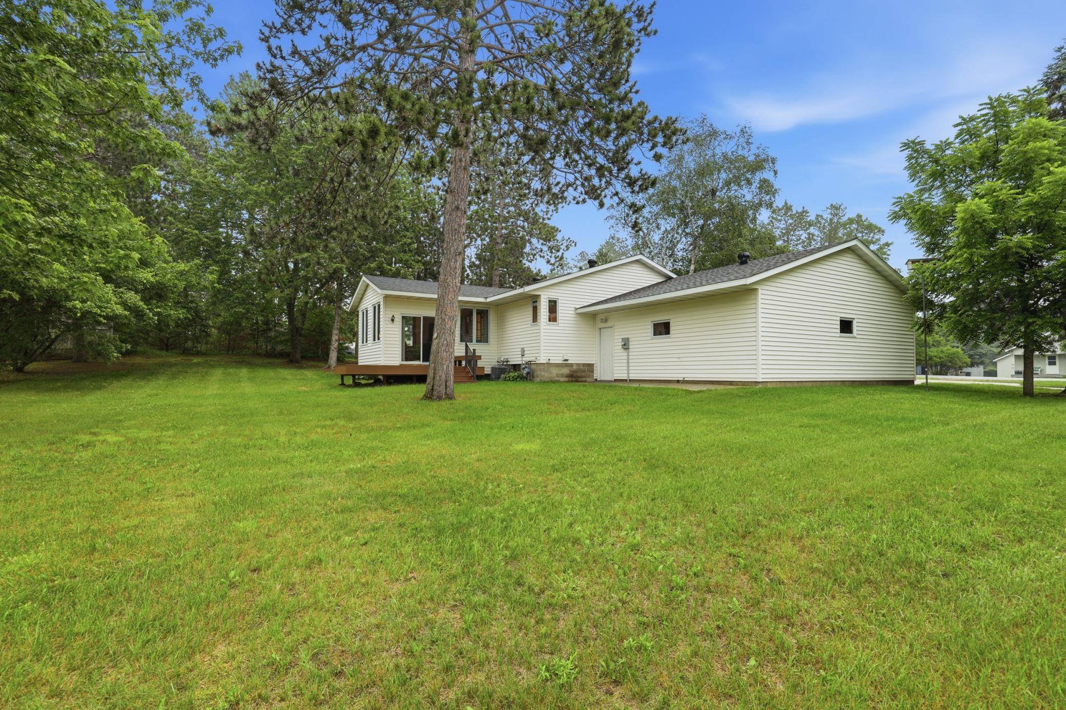 319 1st ST NW, Menahga, MN 56464