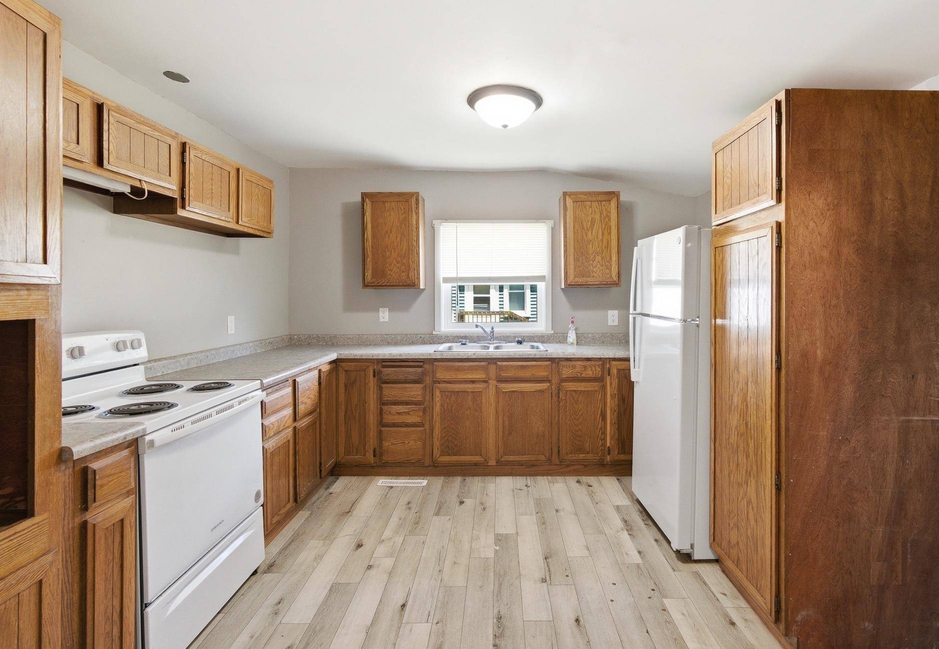 104 N Secor ST, Bricelyn, MN 56014