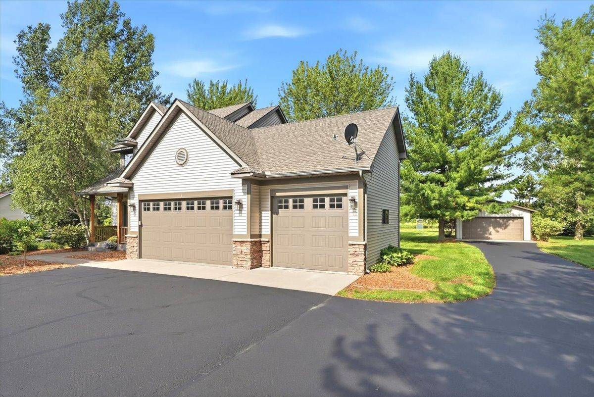 964 Fraser LN, Hudson, WI 54016