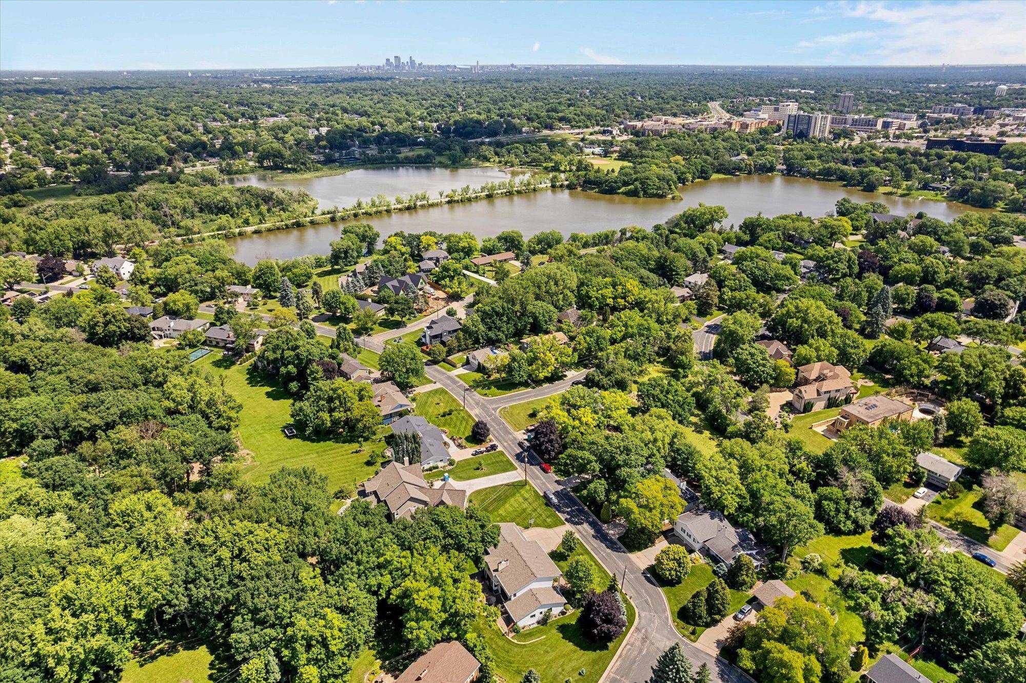 6716 W Shore DR, Edina, MN 55435