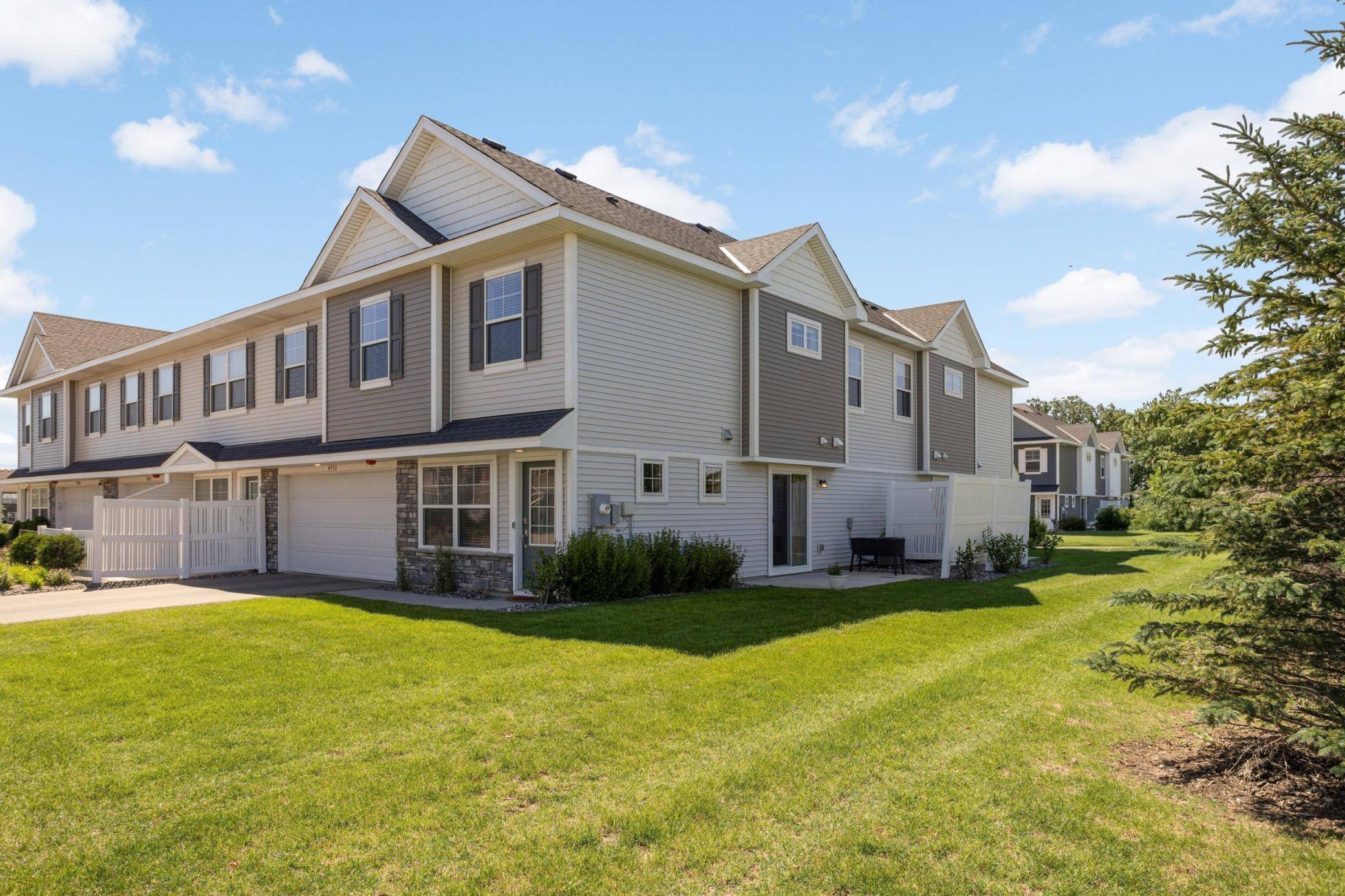 4790 Equine TRL, Woodbury, MN 55129
