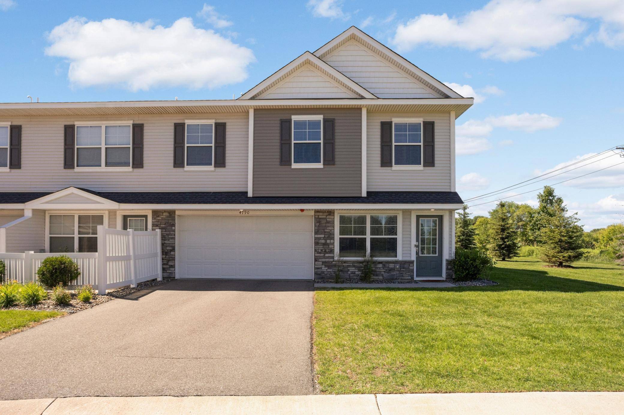 4790 Equine TRL, Woodbury, MN 55129