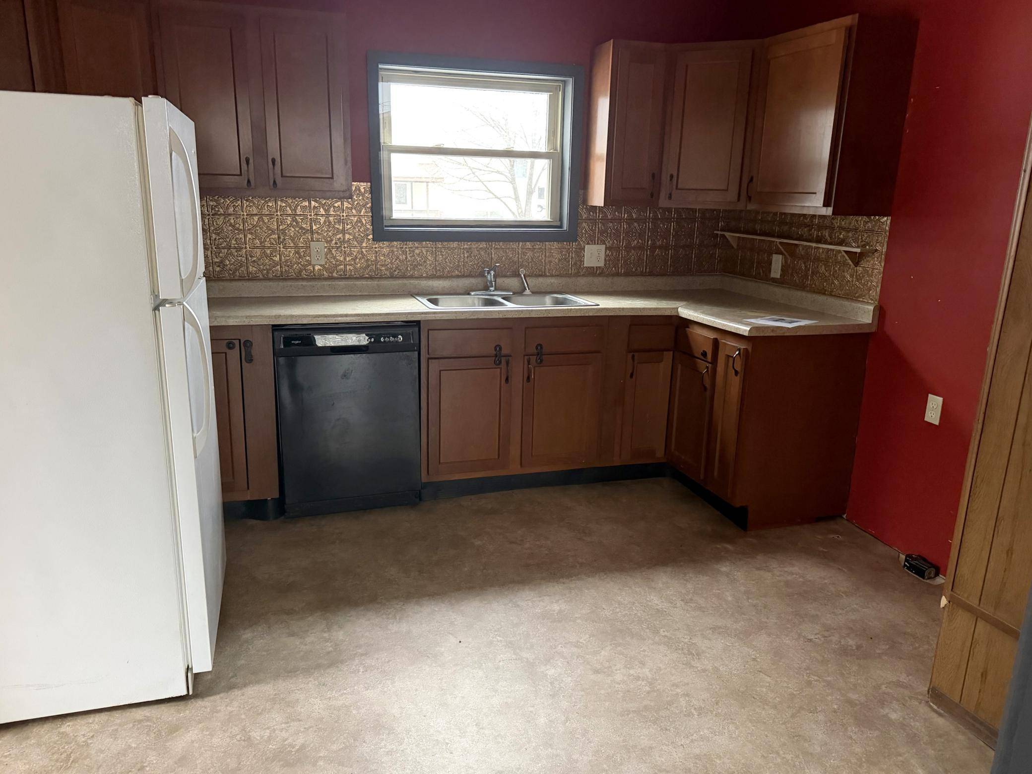 764 3rd AVE, Windom, MN 56101