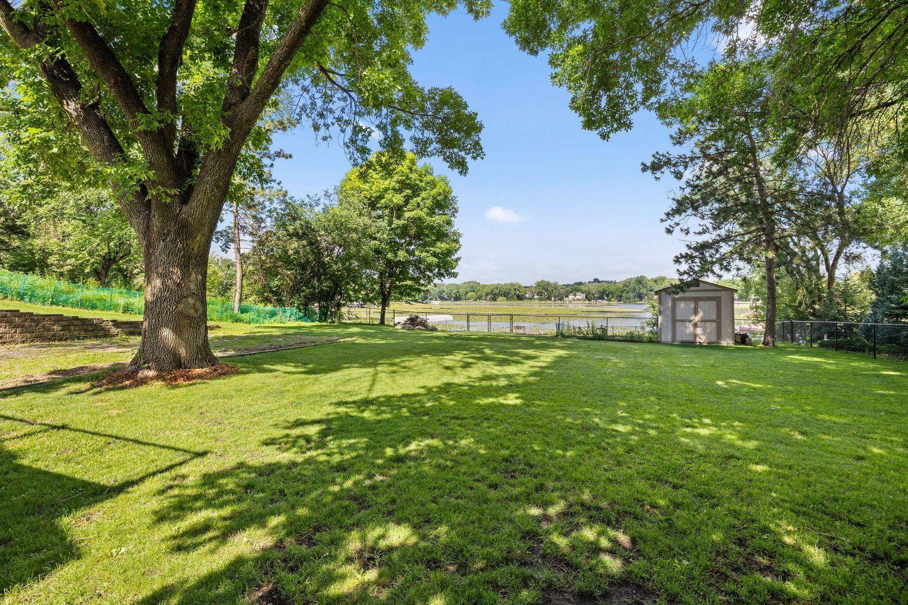15700 Logarto LN, Burnsville, MN 55306