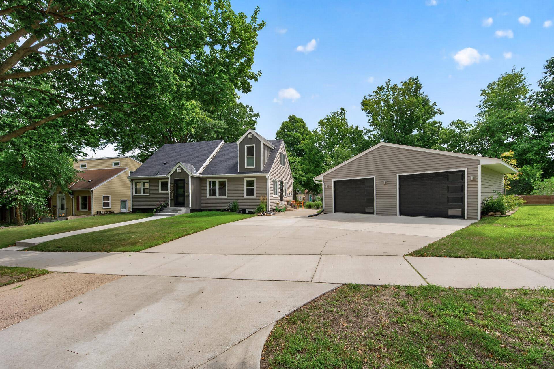 2605 Garfield ST NE, Minneapolis, MN 55418
