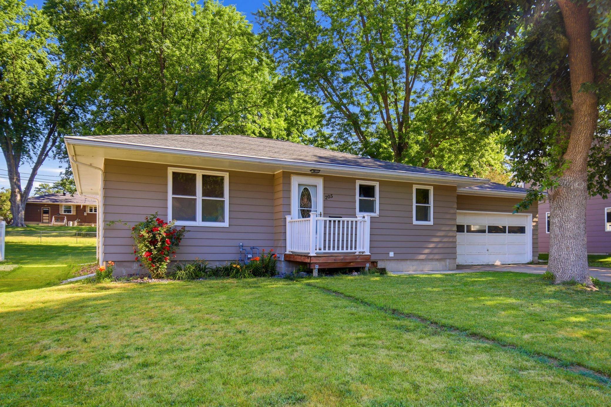 205 Burr Oak DR, Albert Lea, MN 56007