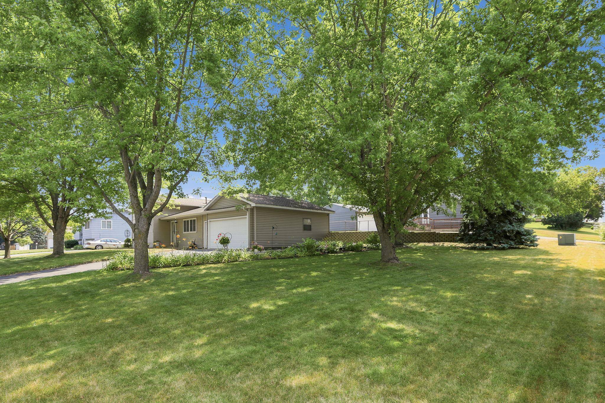 19 Heights RD NW, Saint Michael, MN 55376