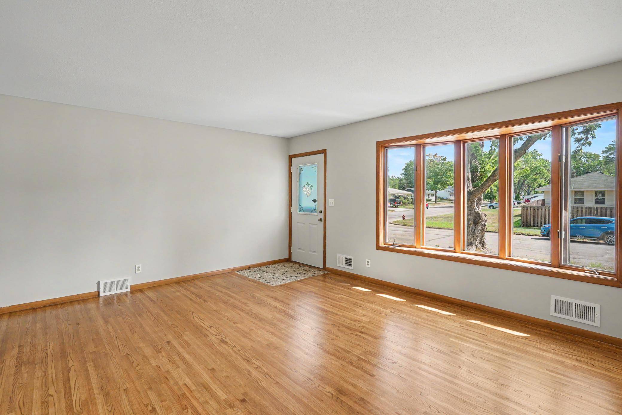 1431 Dayton AVE, Saint Paul Park, MN 55071