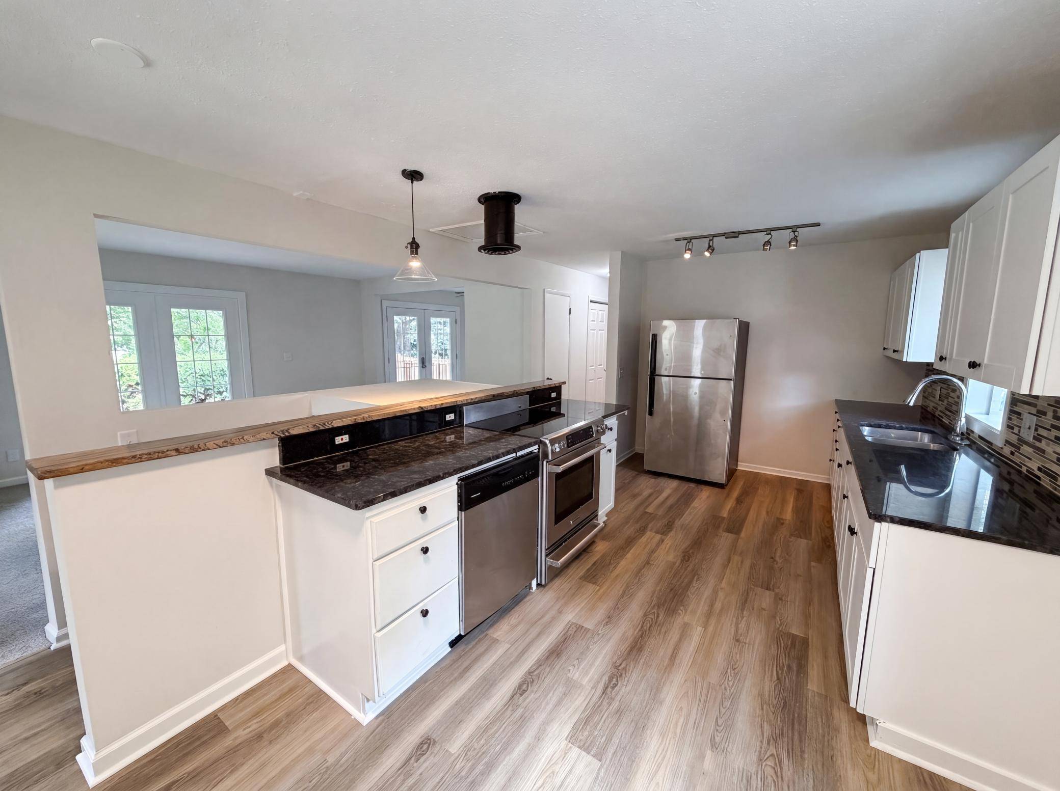 2591 Aldine ST, Roseville, MN 55113