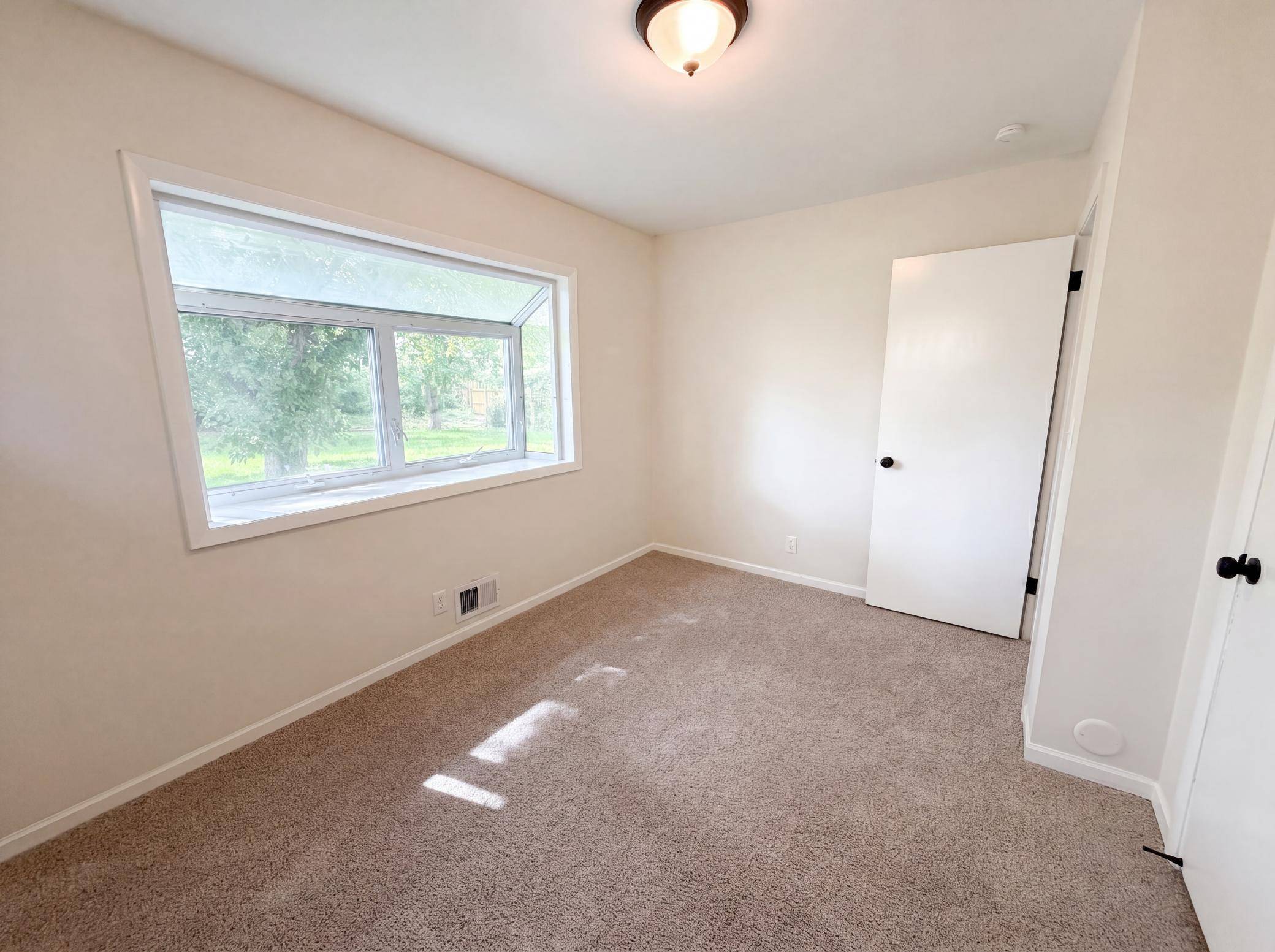 2591 Aldine ST, Roseville, MN 55113