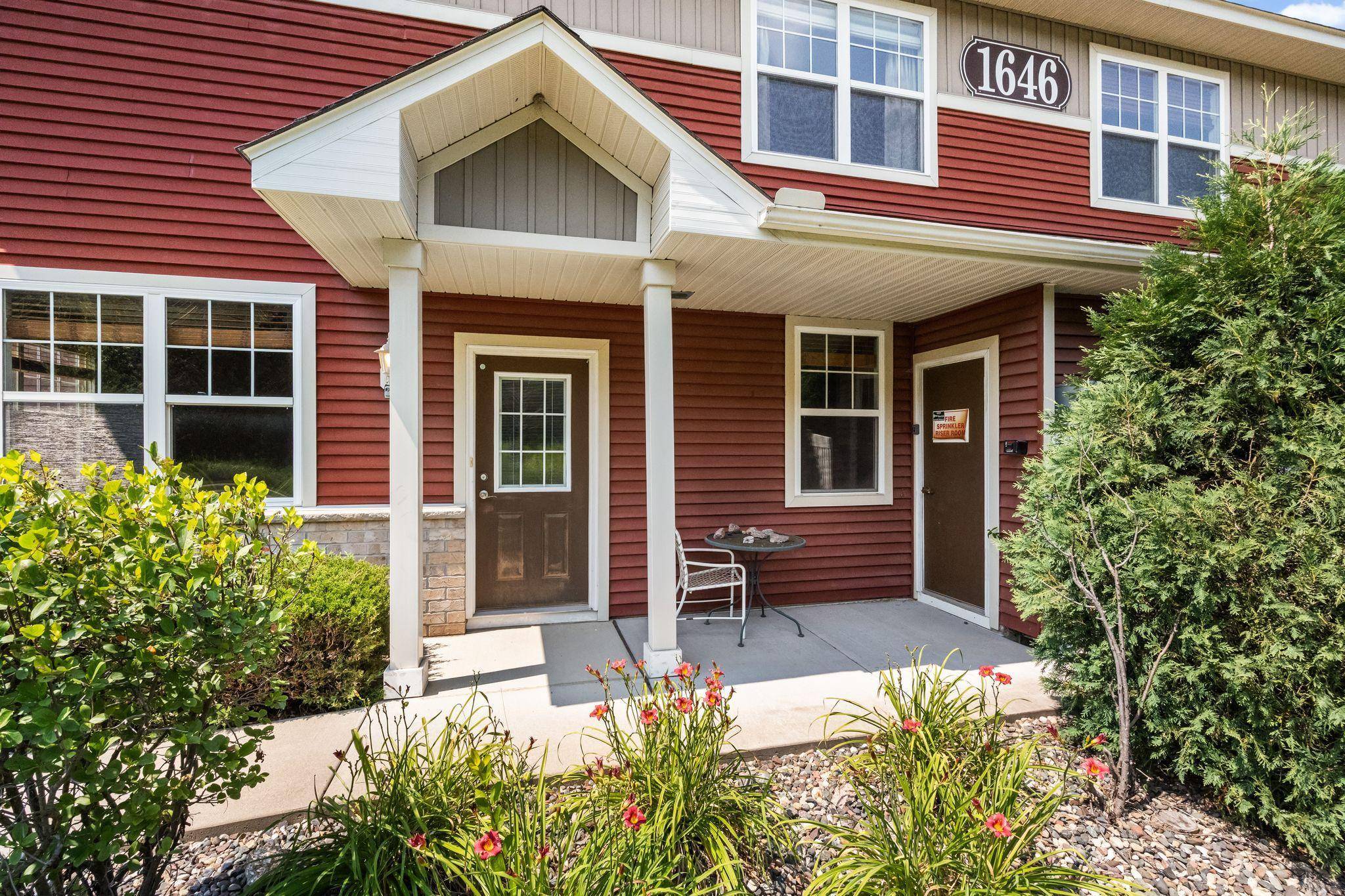 1646 White Pine WAY #A, Carver, MN 55315