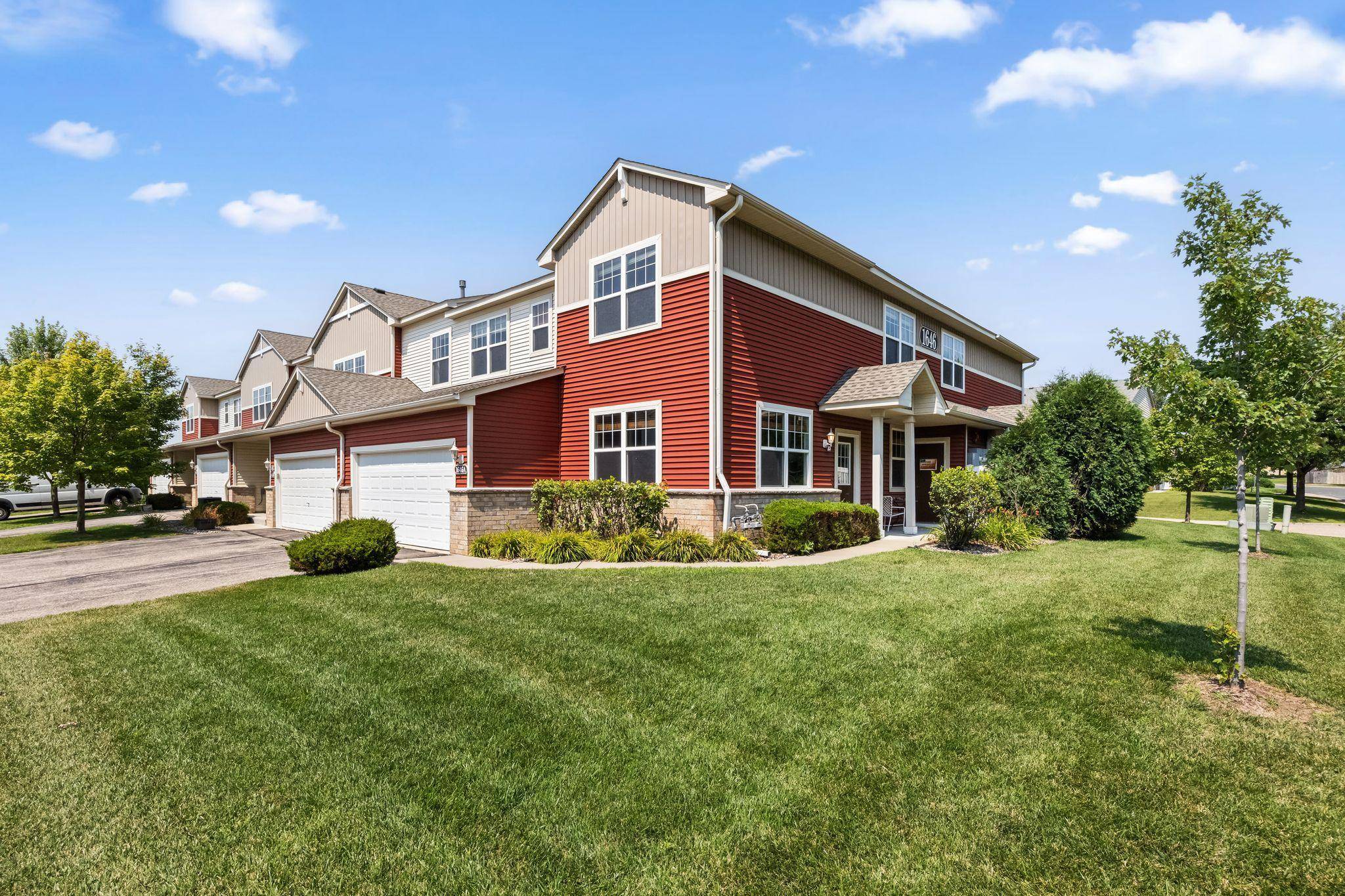 1646 White Pine WAY #A, Carver, MN 55315