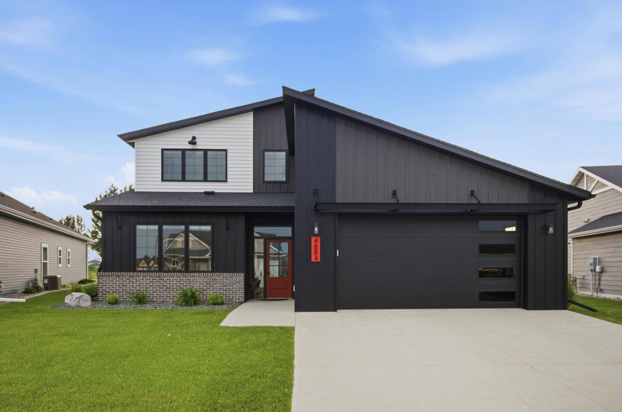 4884 Bluebell LOOP S, Fargo, ND 58104