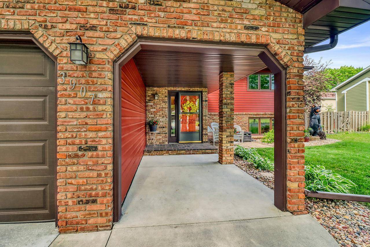 3907 3rd ST S, Moorhead, MN 56560