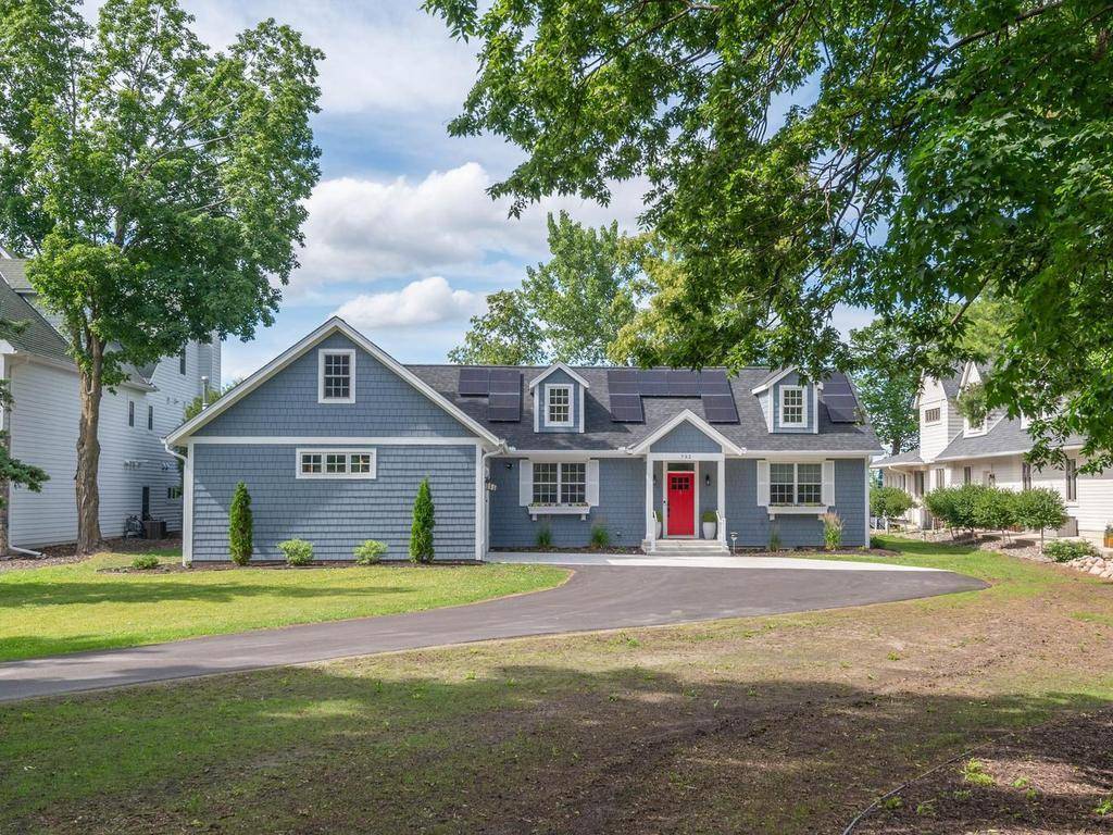 732 Old Beach LN, Waconia, MN 55387