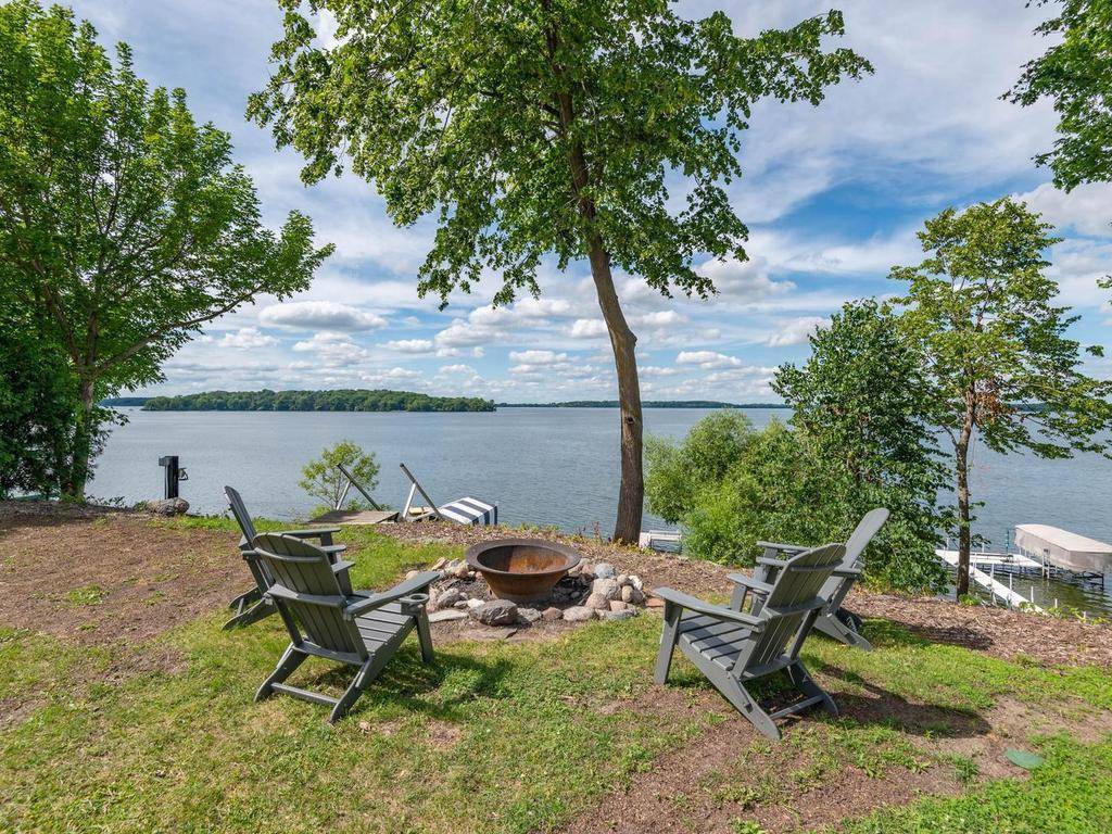 732 Old Beach LN, Waconia, MN 55387