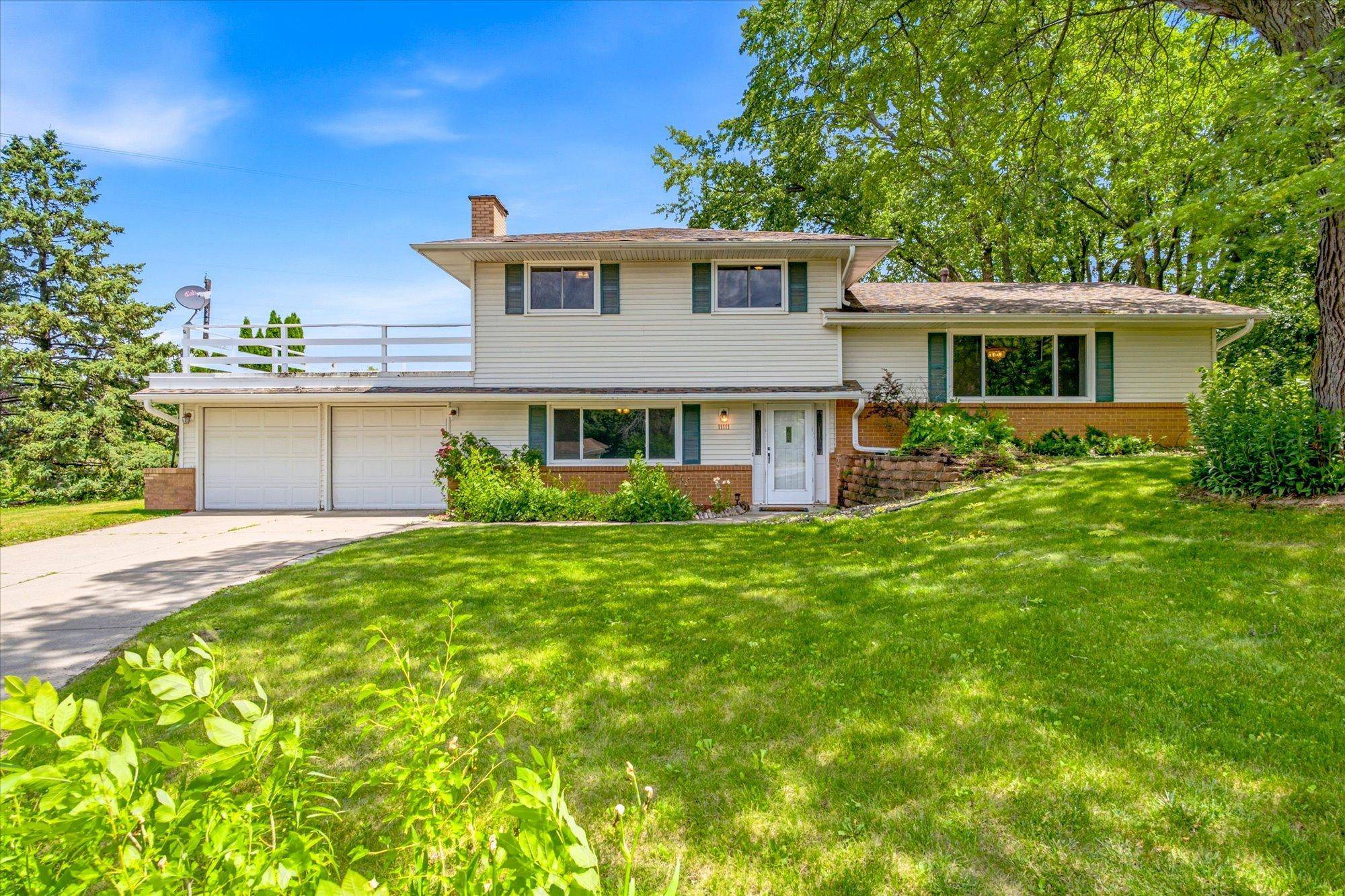 11111 Carver CT, Burnsville, MN 55337