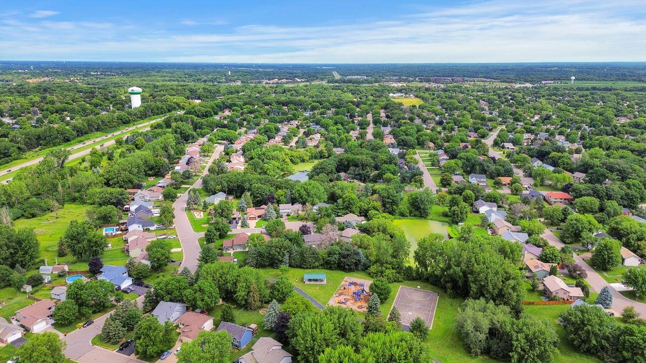 1984 Helena CT, Oakdale, MN 55128