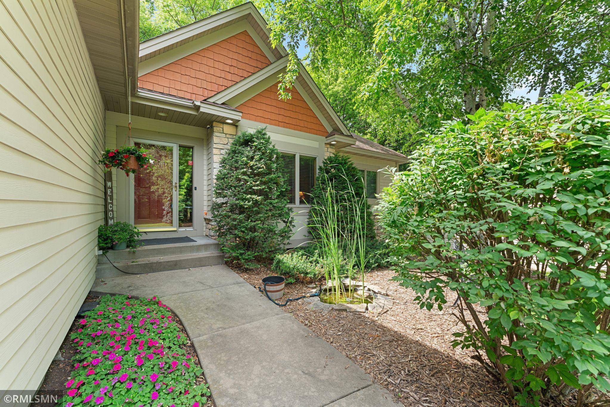 7442 Hidden Valley LN S, Cottage Grove, MN 55016
