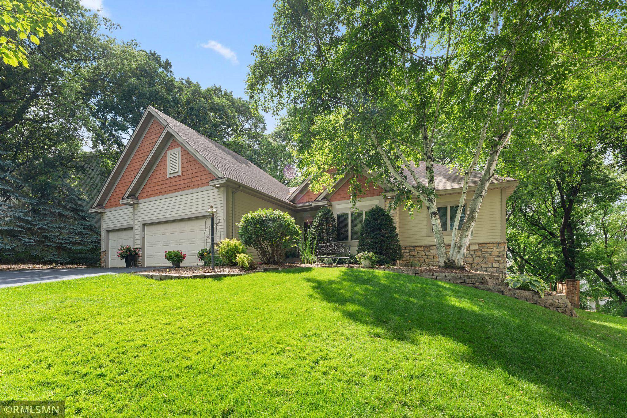 7442 Hidden Valley LN S, Cottage Grove, MN 55016