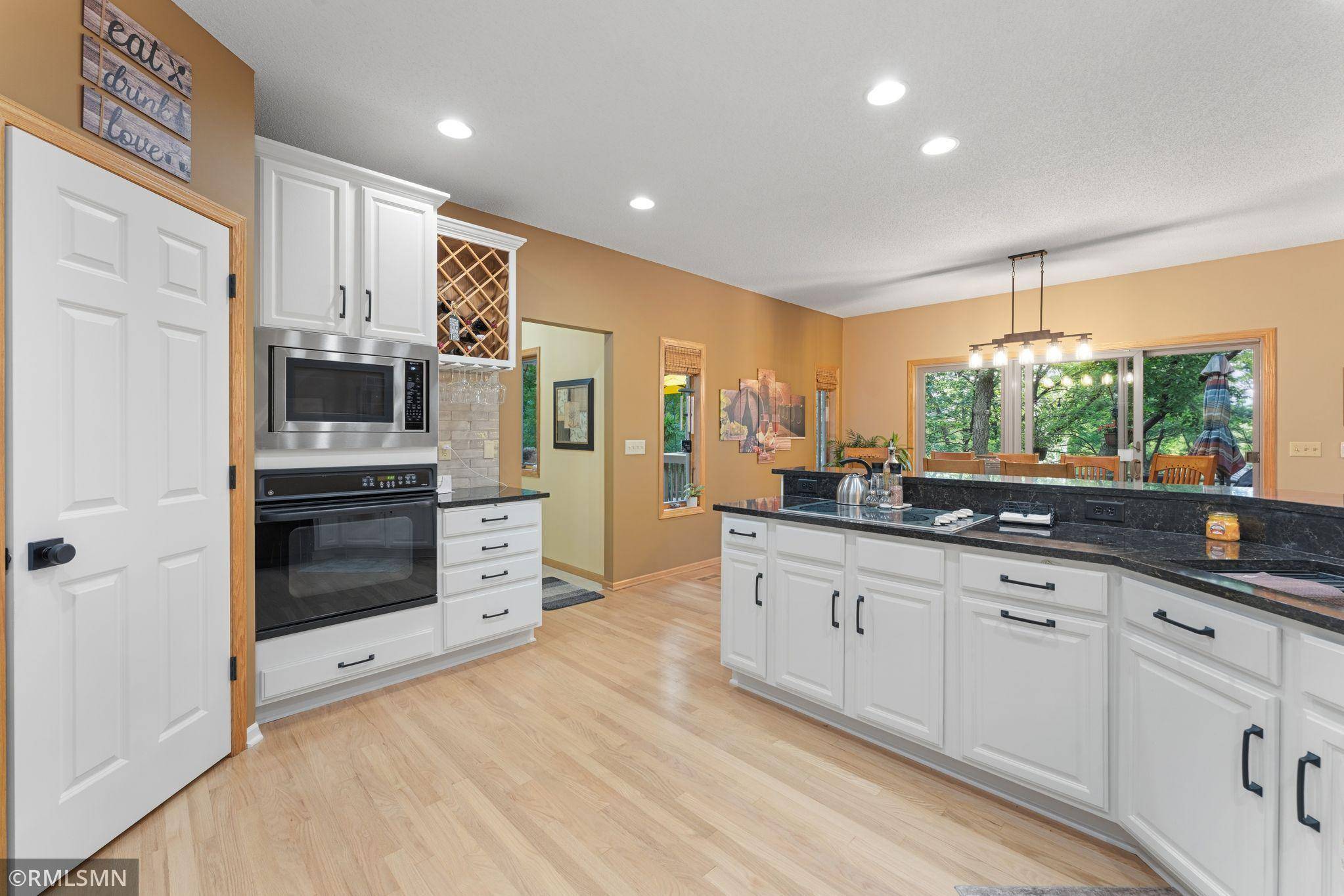 7442 Hidden Valley LN S, Cottage Grove, MN 55016