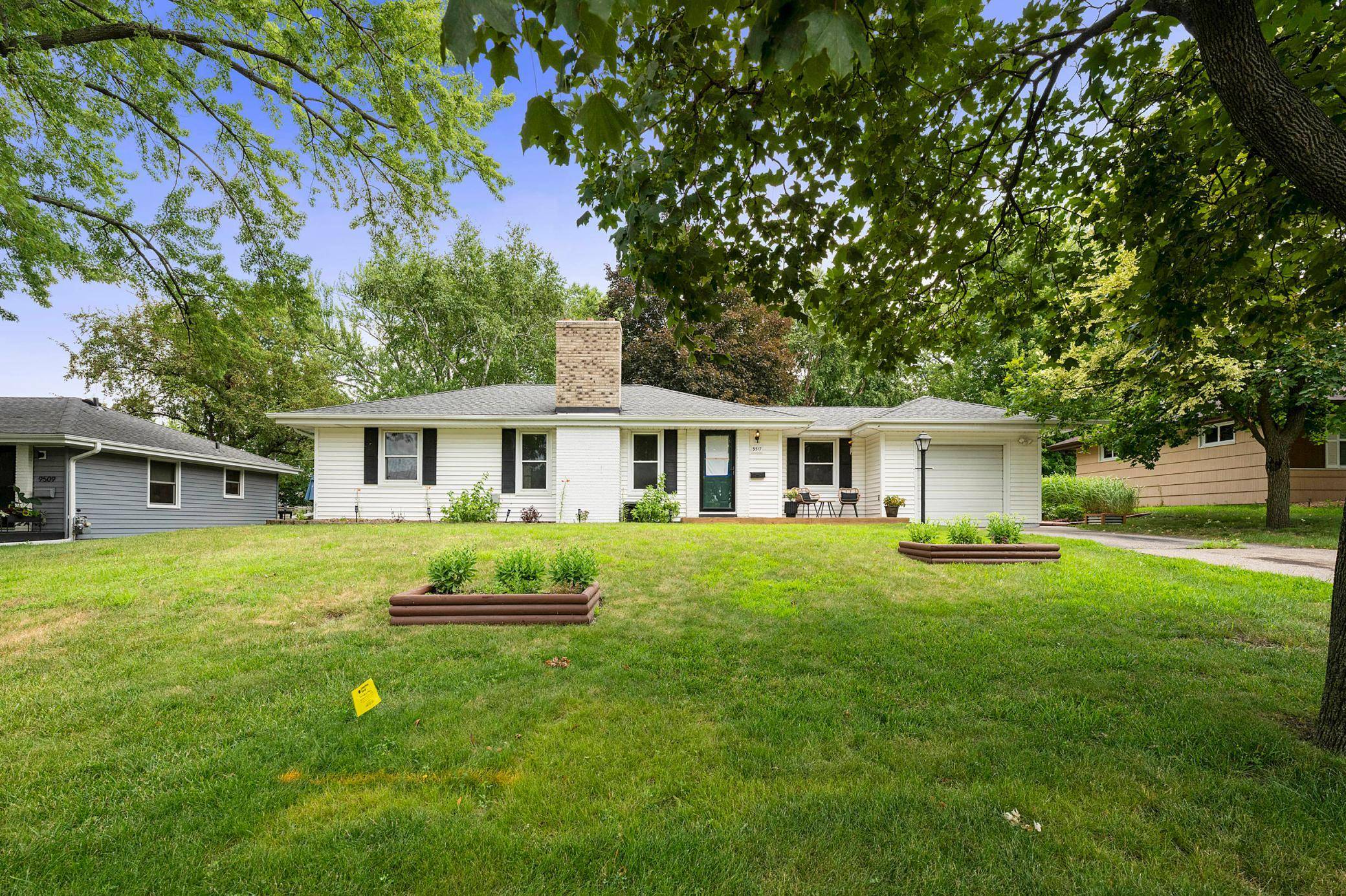 9517 Clinton AVE S, Bloomington, MN 55420