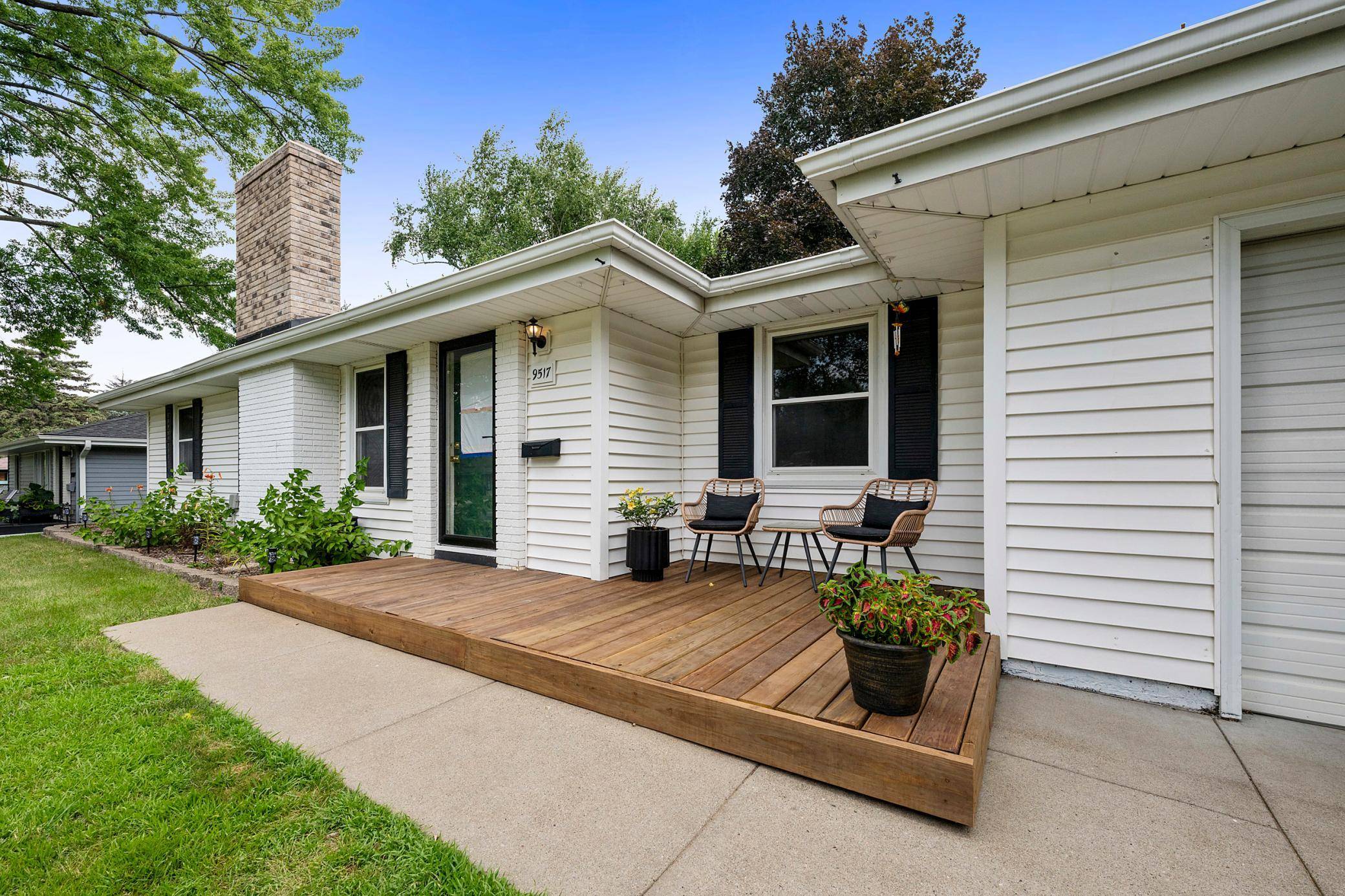 9517 Clinton AVE S, Bloomington, MN 55420